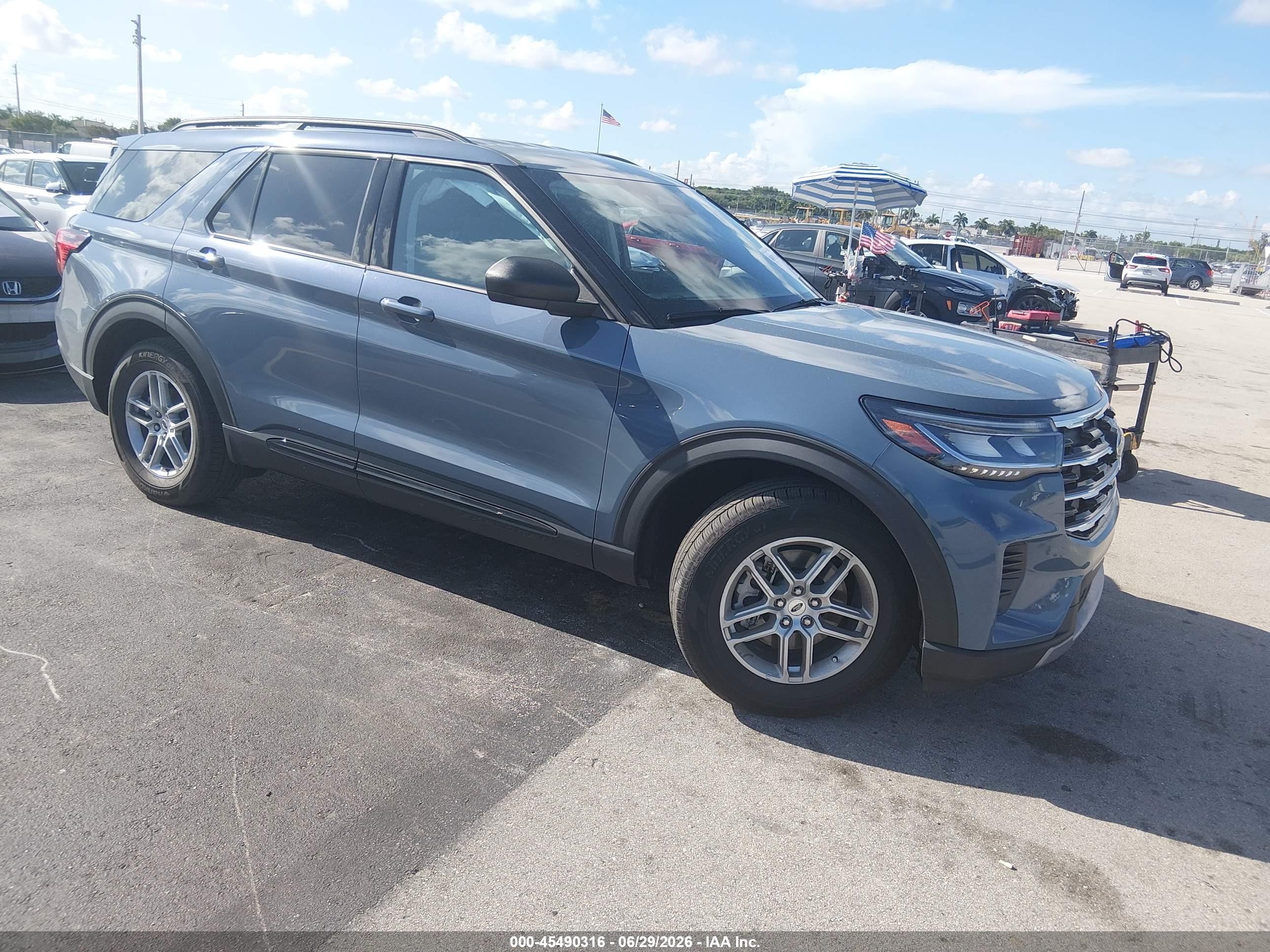 2026 Ford Explorer VIN 1FMUK7DH1TGA13061 — IAAI salvage auction photo