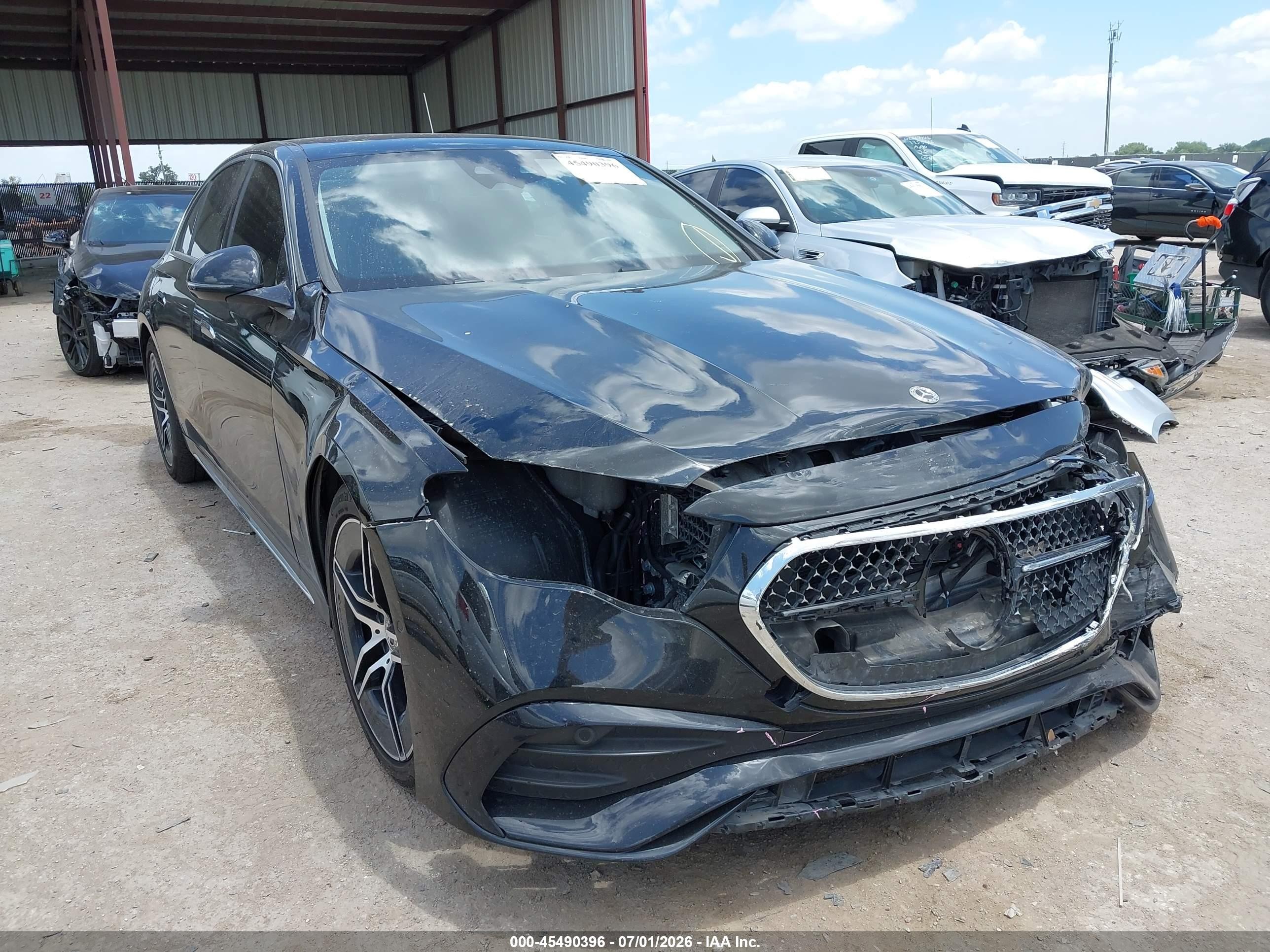 2024 Mercedes-Benz E-Class VIN W1KLF4HB3RA036156 — IAAI salvage auction photo