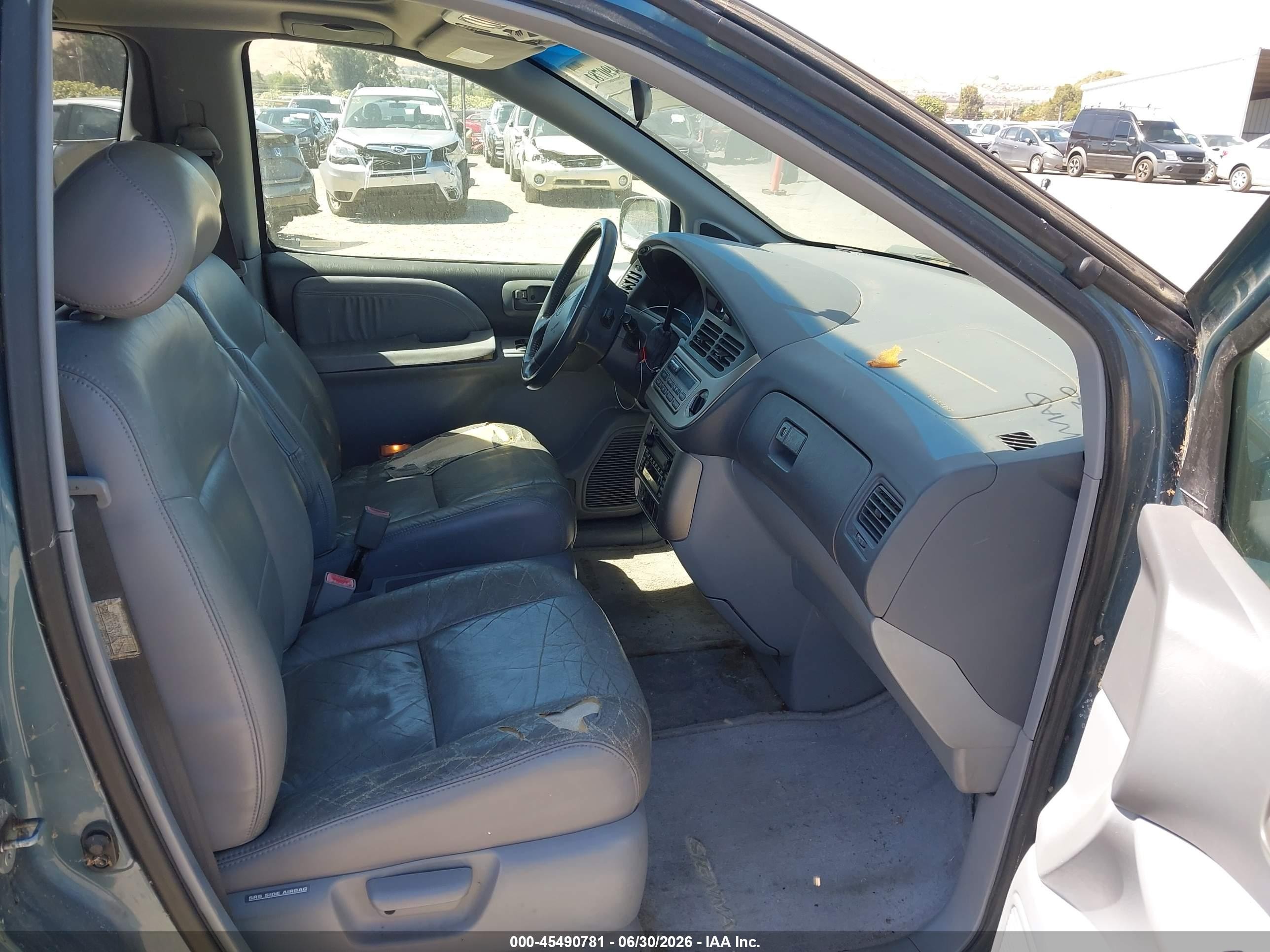 2002 Toyota Sienna VIN 4T3ZF13C72U421505 IAAI salvage auction — Normal Wear, Clear - Dealer Only (California), sold $350 on 2026-07-09 (photo 5)