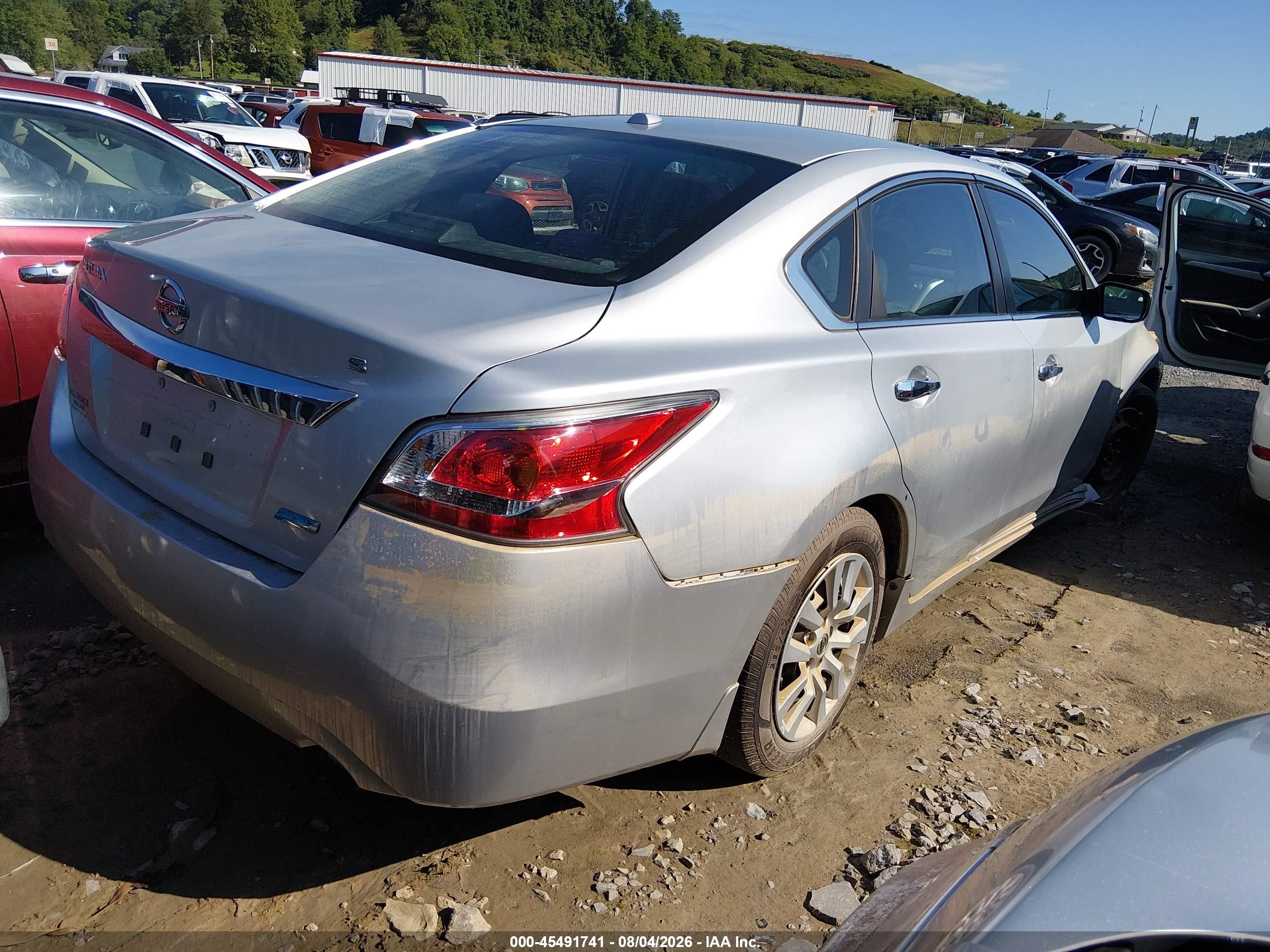 2014 Nissan Altima VIN 1N4AL3AP7EC196443 IAAI salvage auction — Side, Salvage (West Virginia), sold $275 on 2026-09-04 (photo 4)