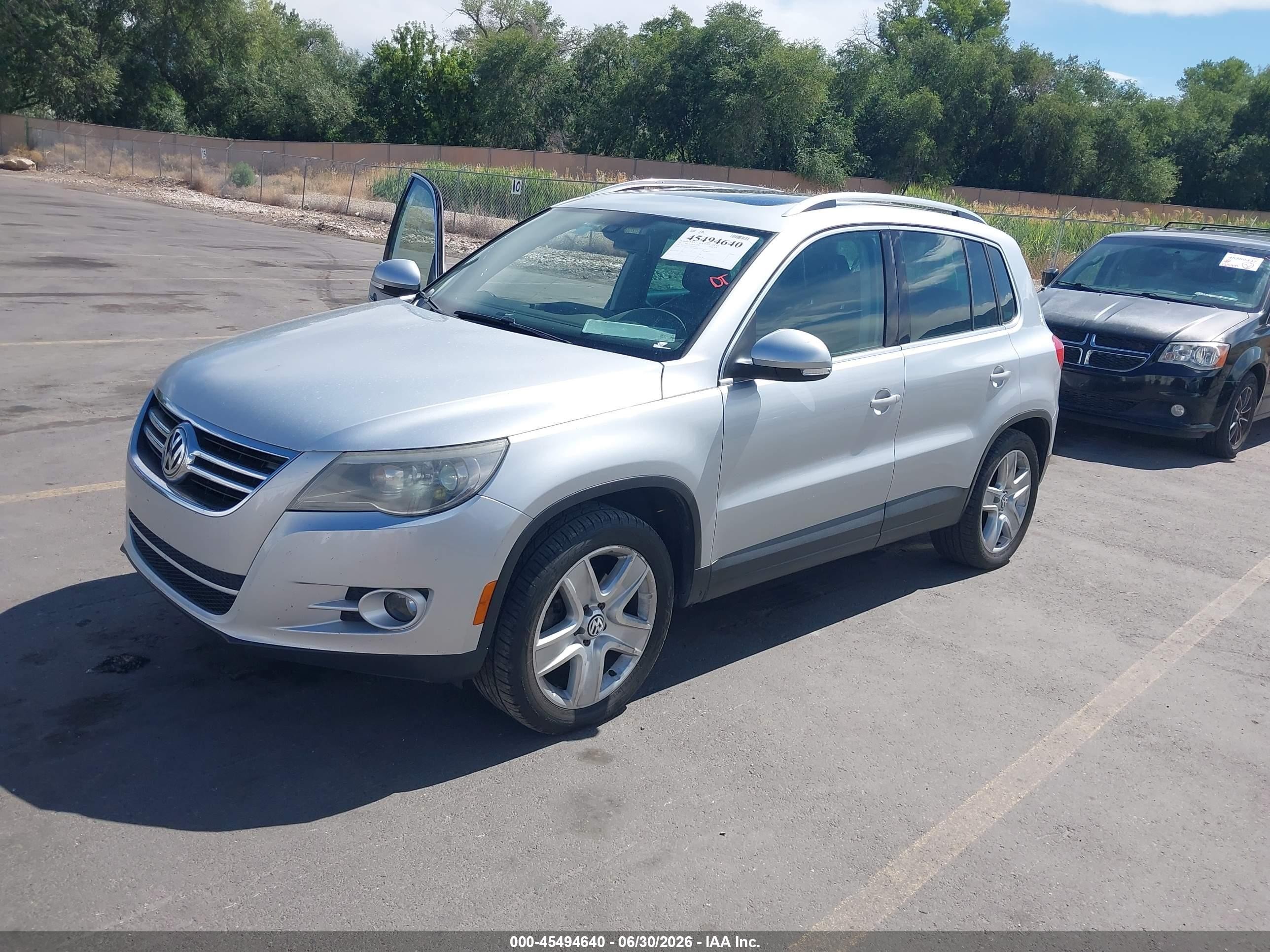 2011 Volkswagen Tiguan VIN WVGBV7AX1BW546543 IAAI salvage auction — Normal Wear, Clear (Utah), sold $350 on 2026-07-09 (photo 2)