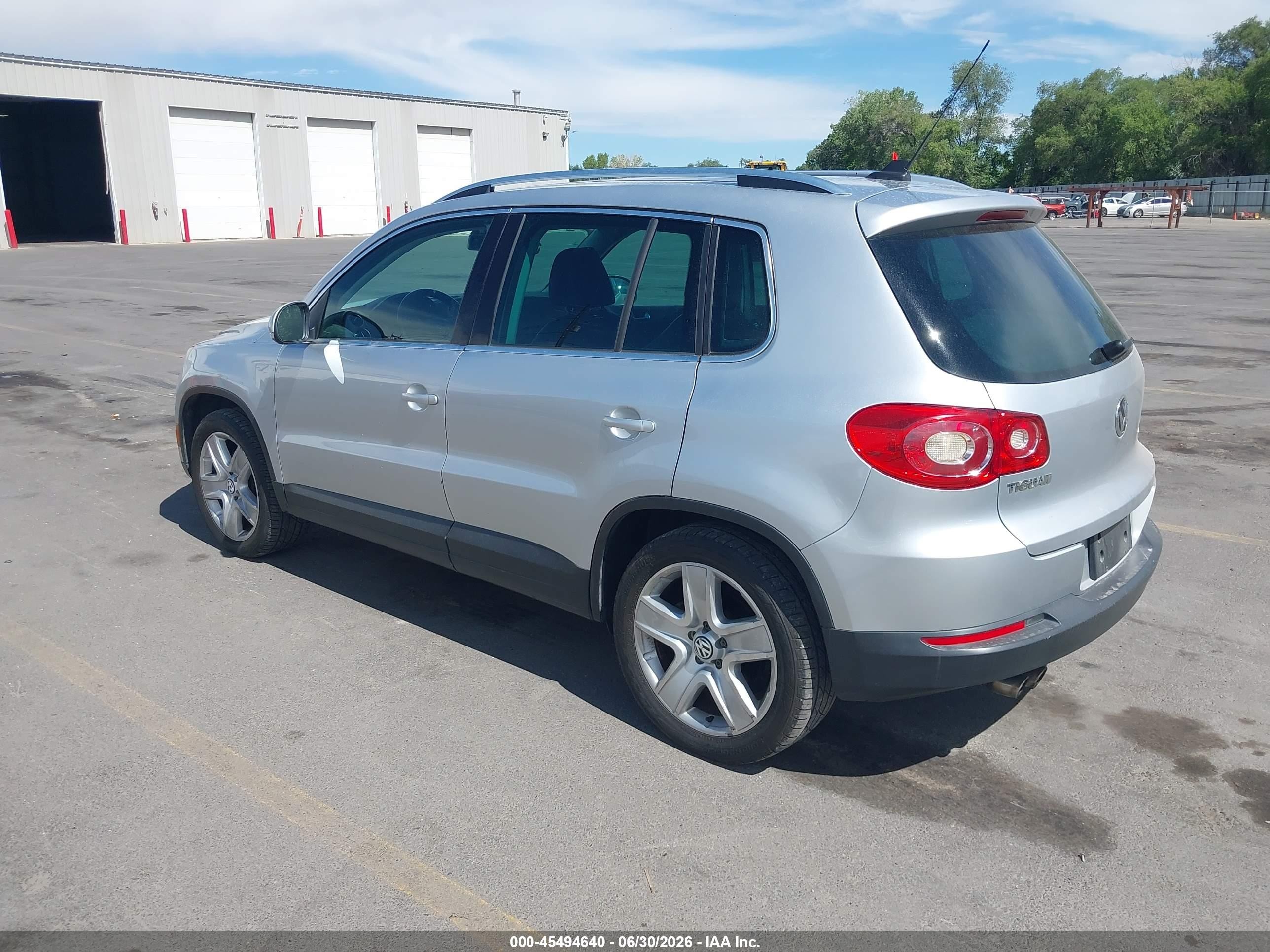 2011 Volkswagen Tiguan VIN WVGBV7AX1BW546543 IAAI salvage auction — Normal Wear, Clear (Utah), sold $350 on 2026-07-09 (photo 3)