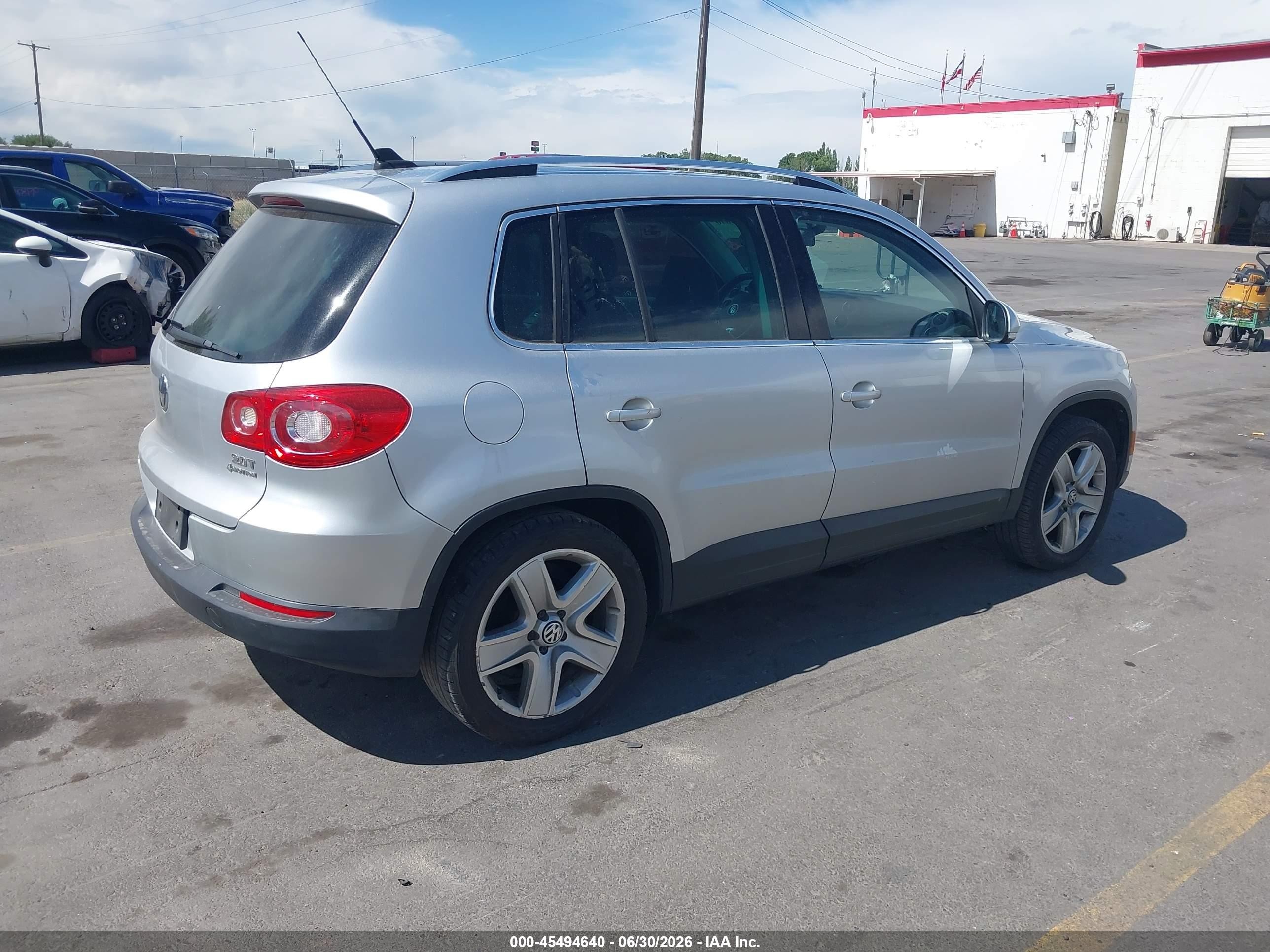 2011 Volkswagen Tiguan VIN WVGBV7AX1BW546543 IAAI salvage auction — Normal Wear, Clear (Utah), sold $350 on 2026-07-09 (photo 4)