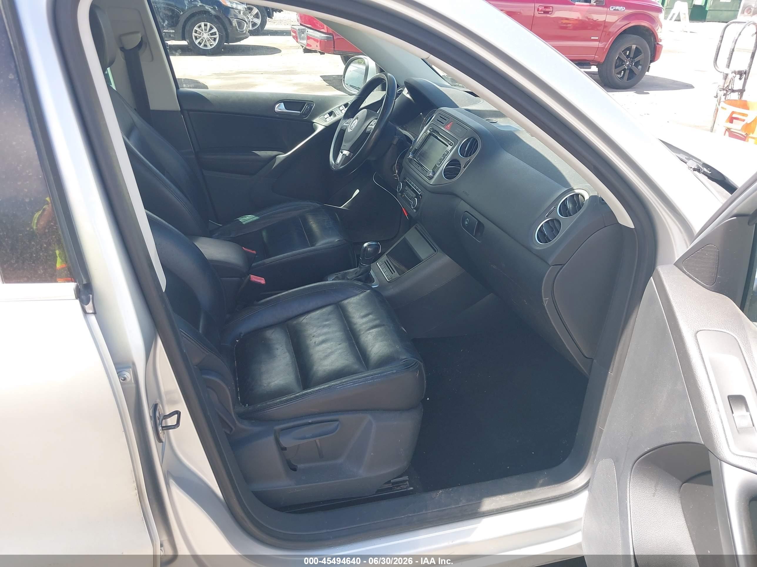 2011 Volkswagen Tiguan VIN WVGBV7AX1BW546543 IAAI salvage auction — Normal Wear, Clear (Utah), sold $350 on 2026-07-09 (photo 5)