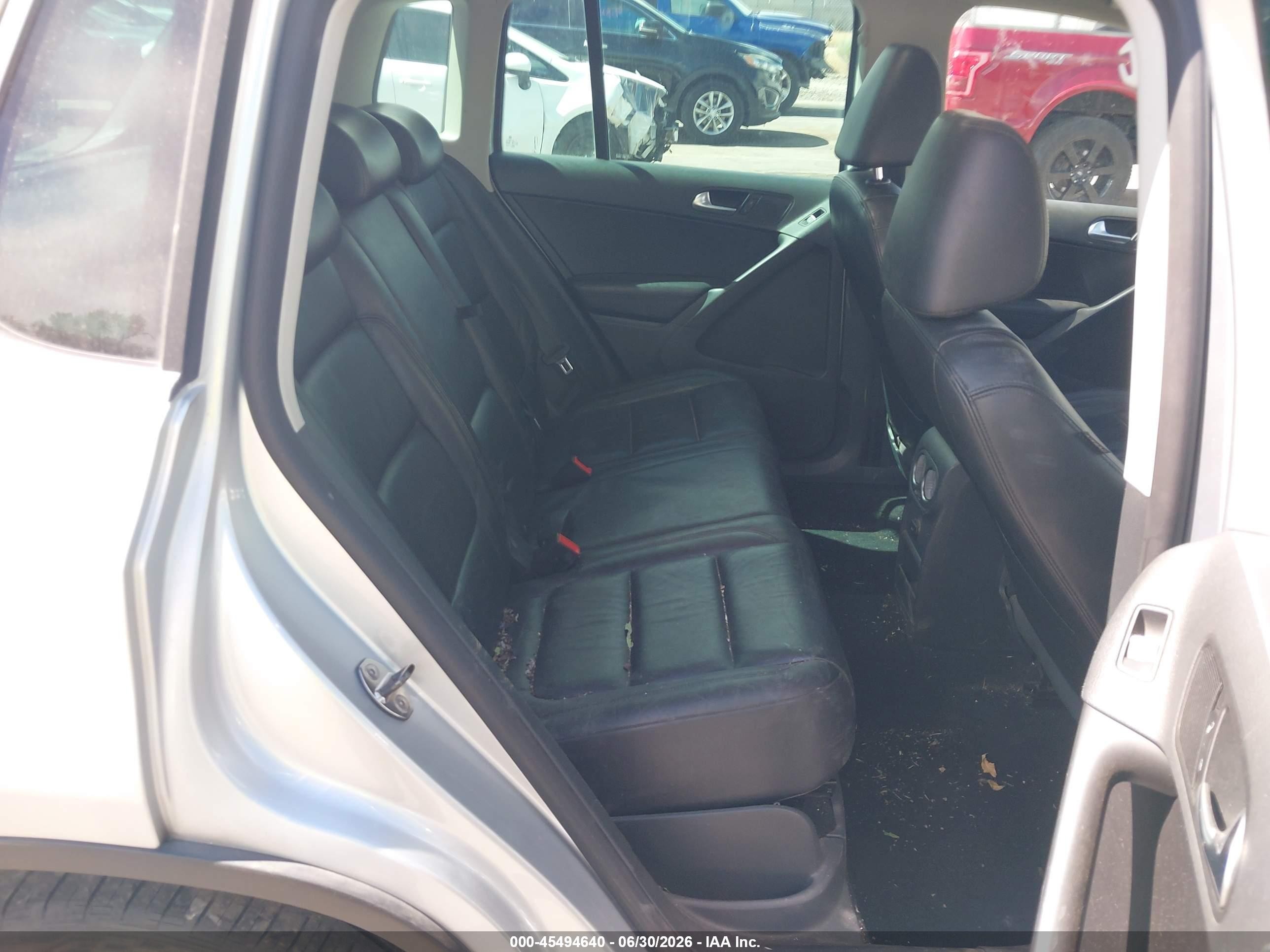 2011 Volkswagen Tiguan VIN WVGBV7AX1BW546543 IAAI salvage auction — Normal Wear, Clear (Utah), sold $350 on 2026-07-09 (photo 8)