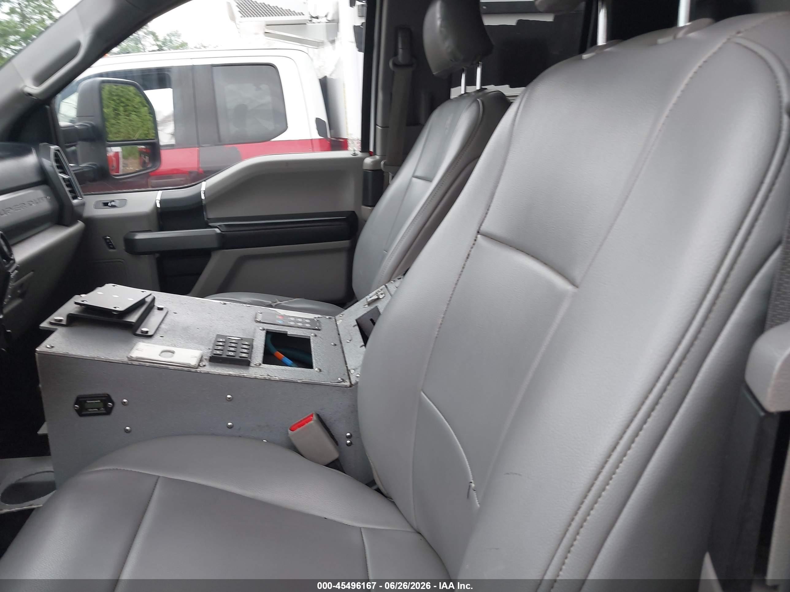 2017 Ford F-550 super duty VIN 1FD0X5HT9HED73068 IAAI salvage auction — Normal Wear, Clear (New York), sold $7,600 on 2026-08-04 (photo 6)