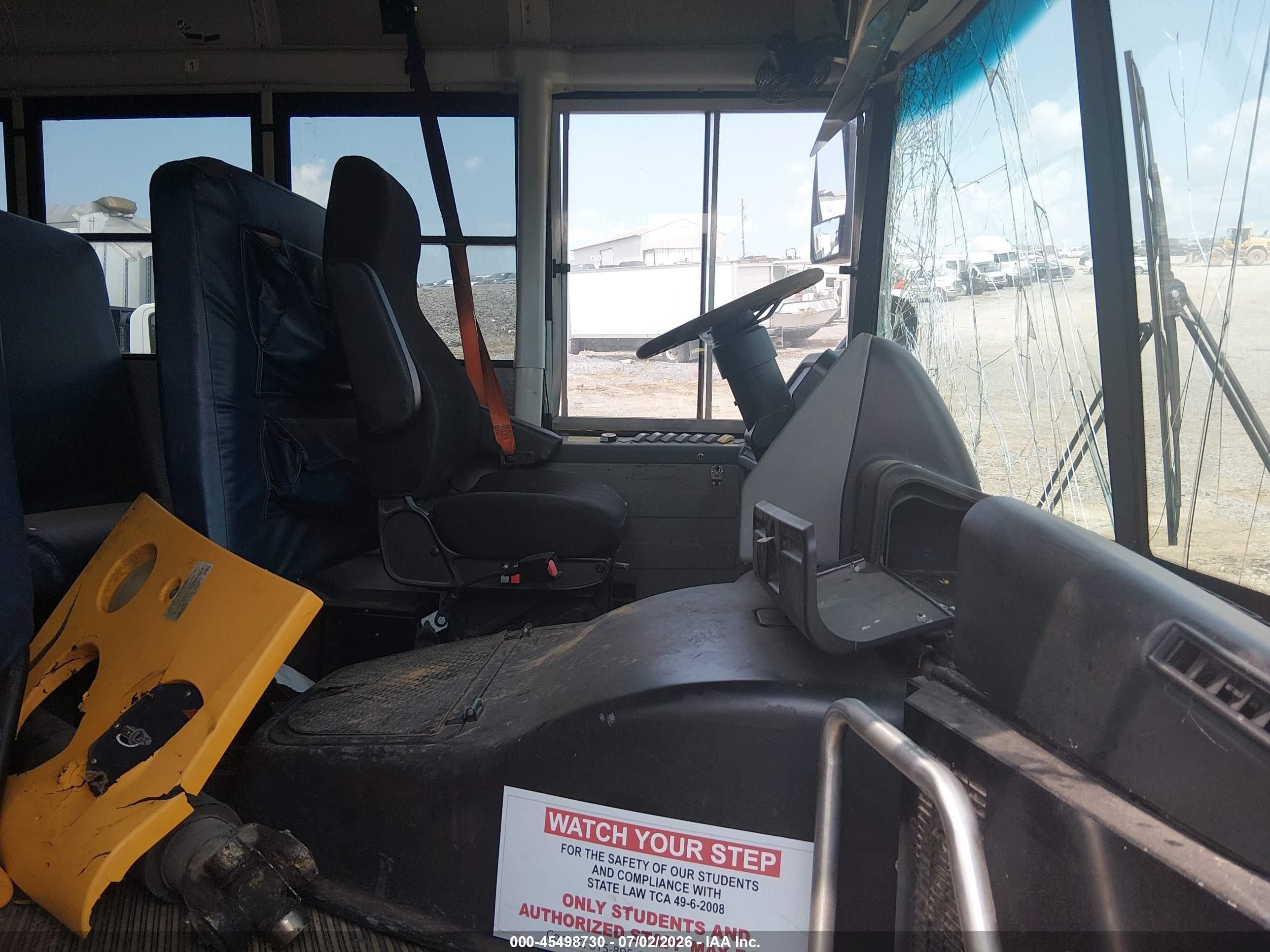 2015 Thomas School Bus VIN 1T88U9E25F1276648 IAAI salvage auction — Front End, Salvage (Tennessee), sold $1,200 on 2026-09-09 (photo 5)
