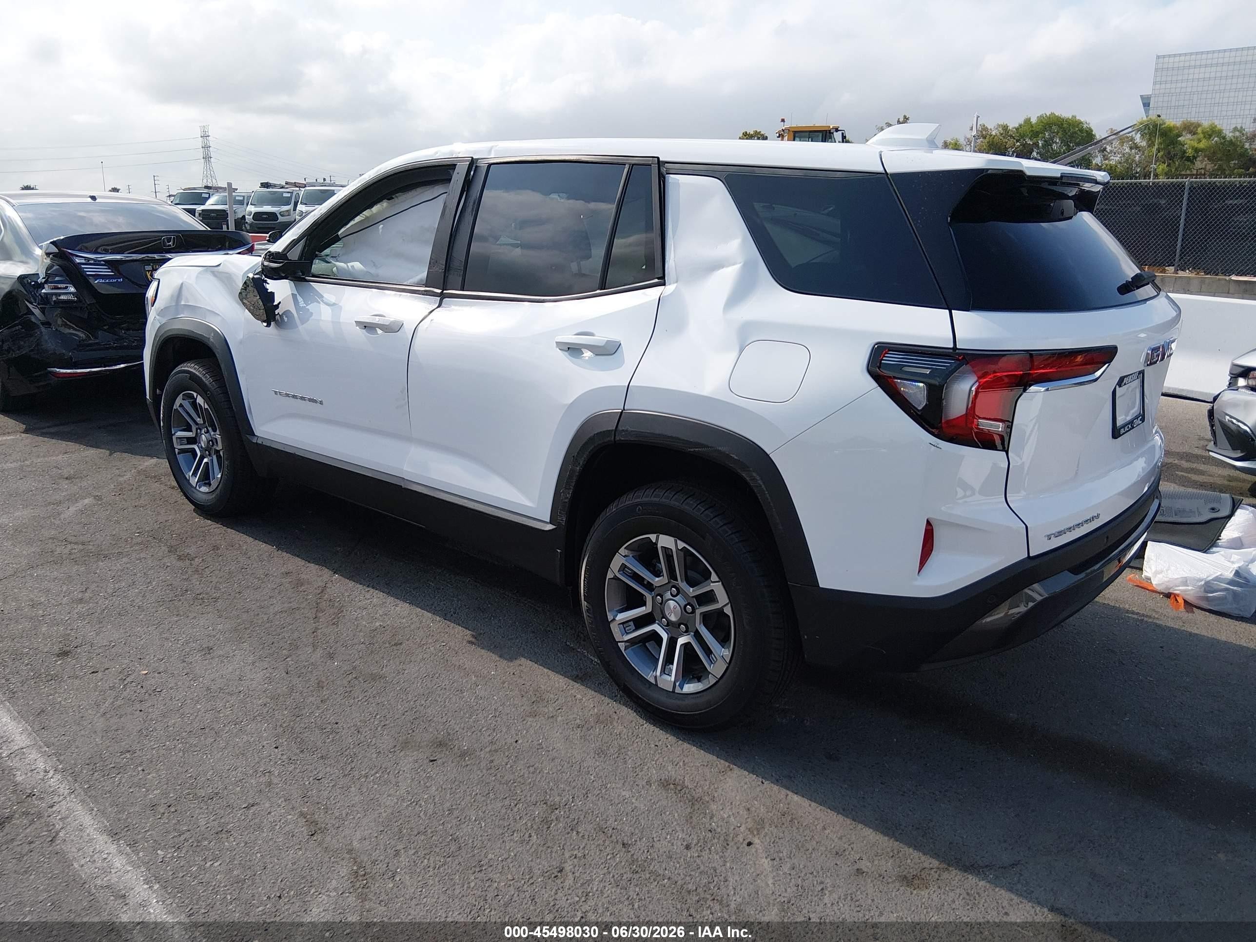 2026 Gmc Terrain VIN 3GKALMEG9TL465879 IAAI salvage auction — Side, Salvage (California), sold $6,500 on 2026-09-03 (photo 3)