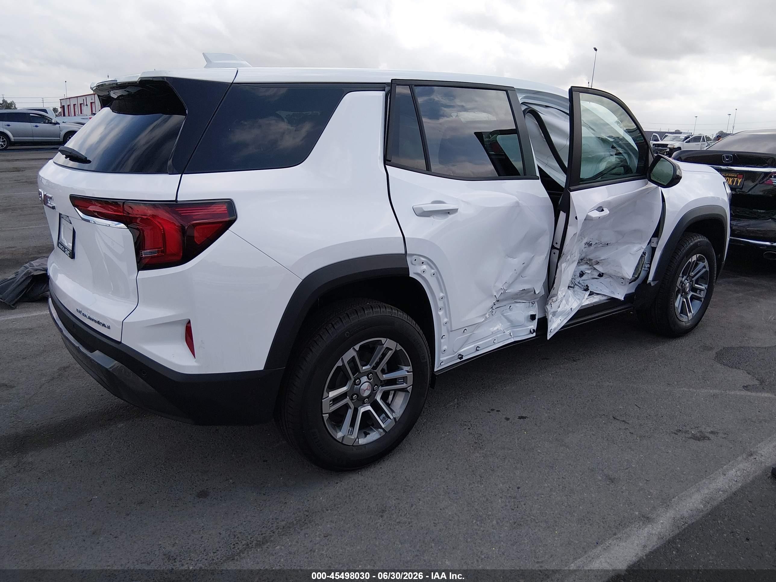 2026 Gmc Terrain VIN 3GKALMEG9TL465879 IAAI salvage auction — Side, Salvage (California), sold $6,500 on 2026-09-03 (photo 4)