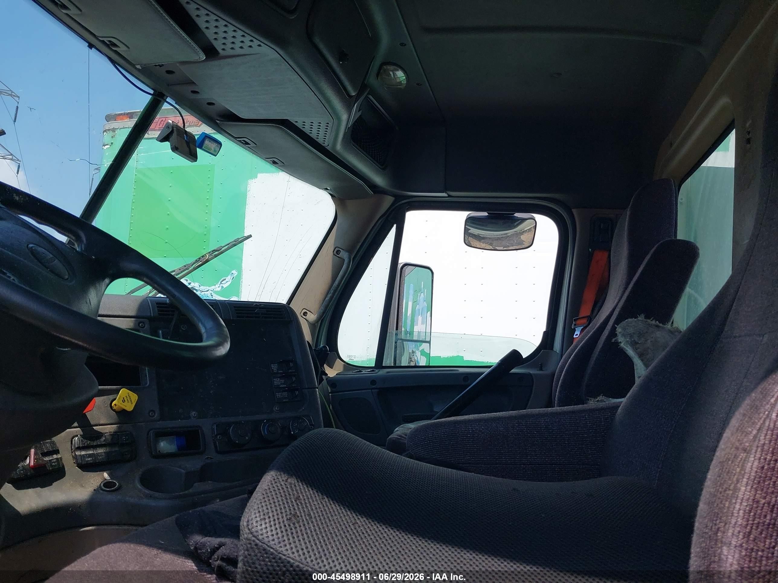 2013 Freightliner Cascadia 125 VIN 1FUJGEBG6DLFB1117 IAAI salvage auction — Front End, Salvage (Pennsylvania), sold $3,300 on 2026-09-16 (photo 7)
