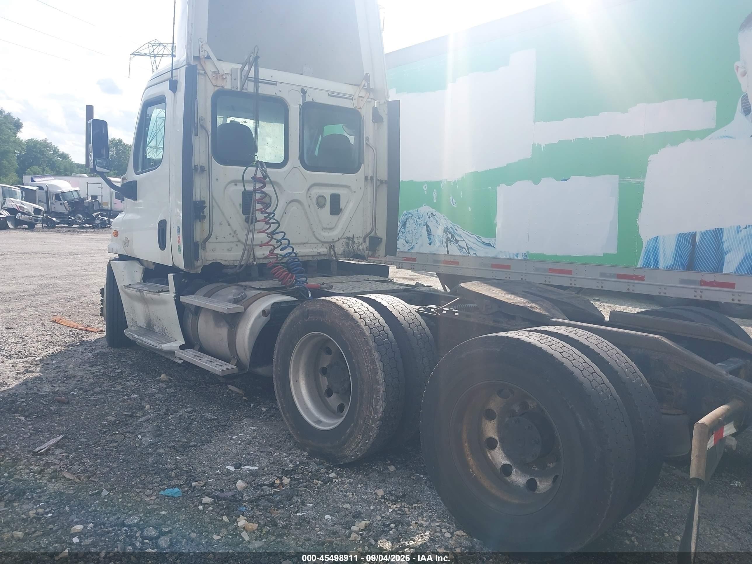 2013 Freightliner Cascadia 125 VIN 1FUJGEBG6DLFB1117 IAAI salvage auction — Front End, Salvage (Pennsylvania), sold $3,300 on 2026-09-16 (photo 3)