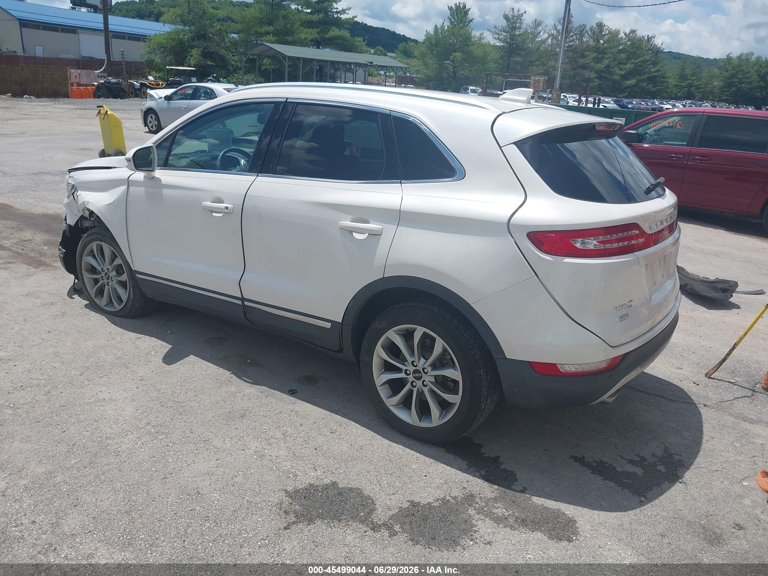 2017 Lincoln MKC VIN 5LMCJ2D9XHUL54815 IAAI salvage auction — Unknown, Salvage (Pennsylvania), sold $2,050 on 2026-09-11 (photo 3)