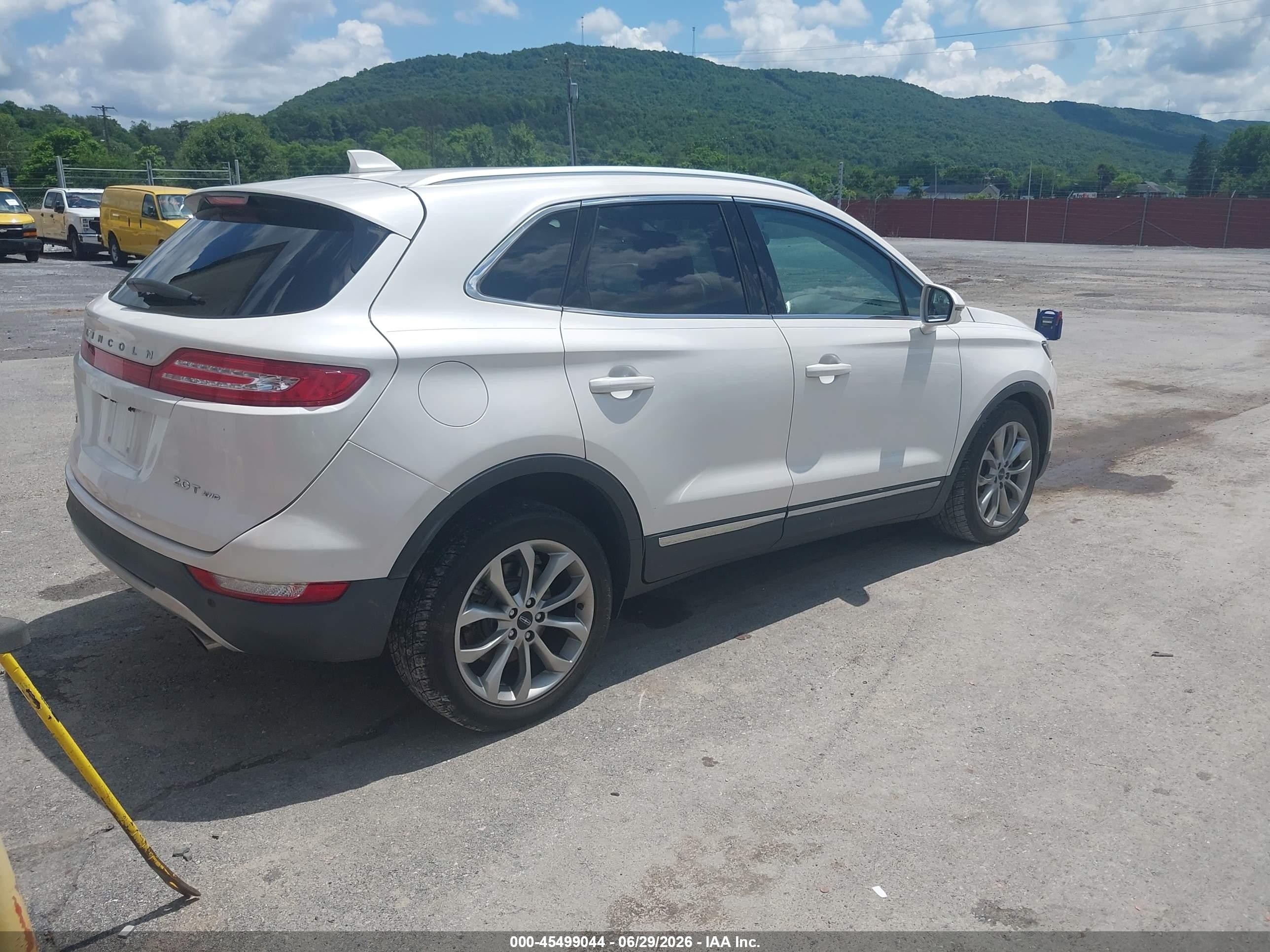2017 Lincoln MKC VIN 5LMCJ2D9XHUL54815 IAAI salvage auction — Unknown, Salvage (Pennsylvania), sold $2,050 on 2026-09-11 (photo 4)