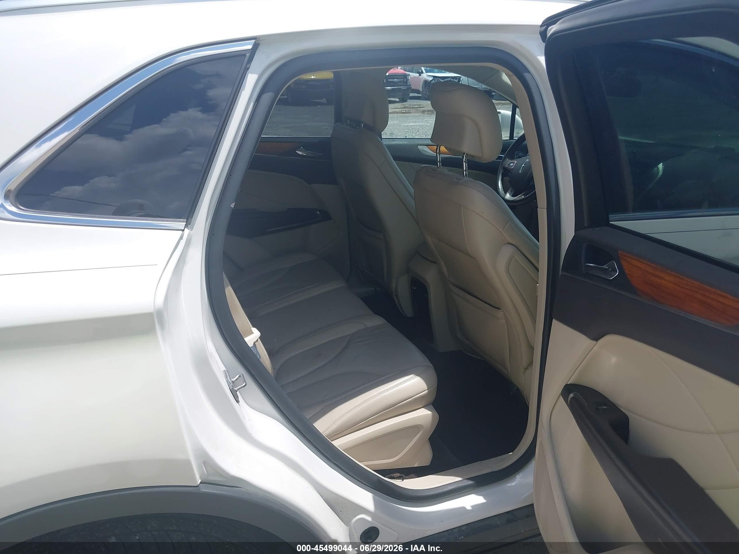 2017 Lincoln MKC VIN 5LMCJ2D9XHUL54815 IAAI salvage auction — Unknown, Salvage (Pennsylvania), sold $2,050 on 2026-09-11 (photo 8)
