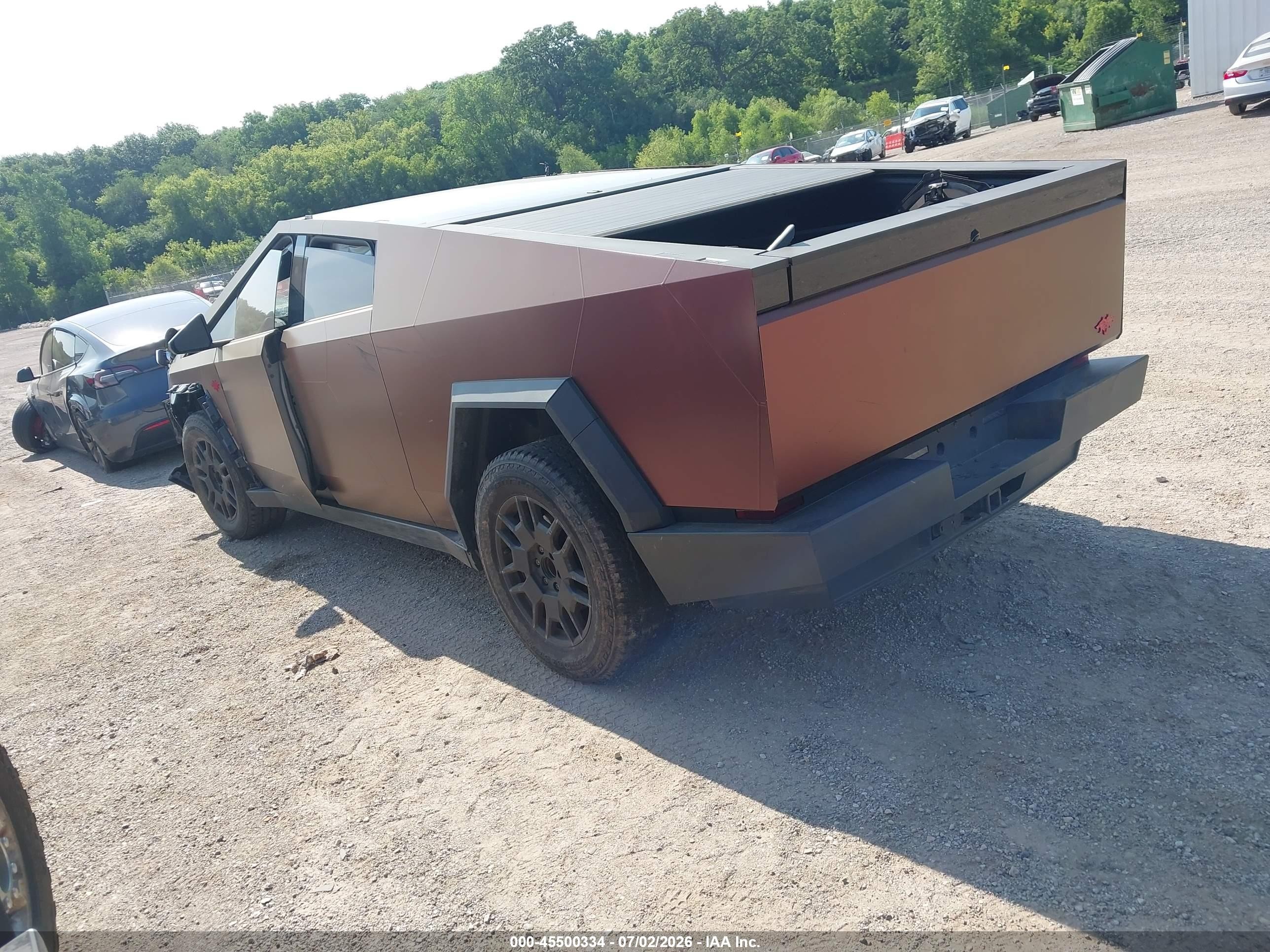 2024 Tesla Cybertruck VIN 7G2CEHEE0RA054411 IAAI salvage auction — Front End, Salvage (Illinois), sold $18,300 on 2026-08-27 (photo 3)