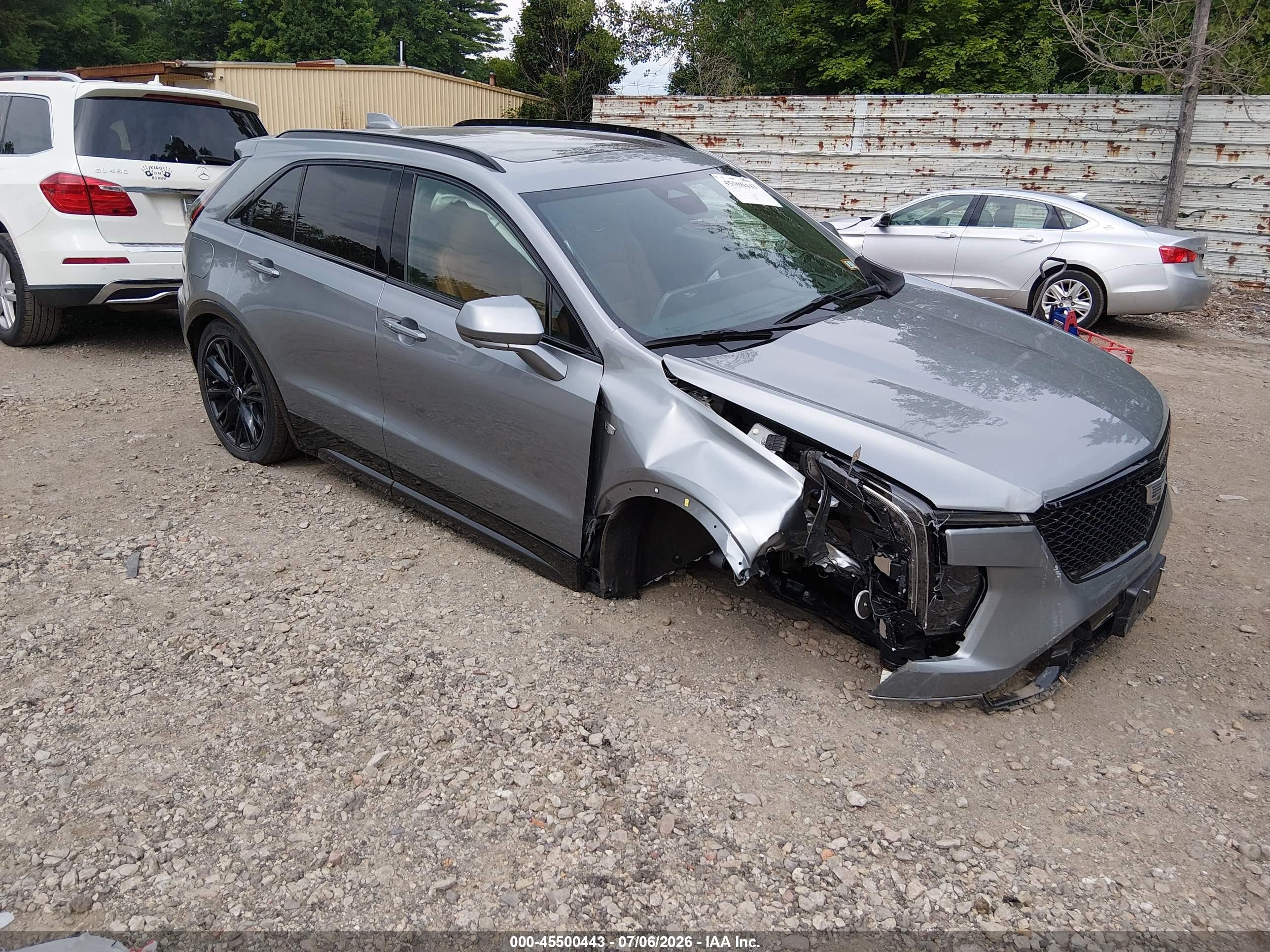 2025 Cadillac XT4 VIN 1GYFZFR46SF118170 — IAAI salvage auction photo