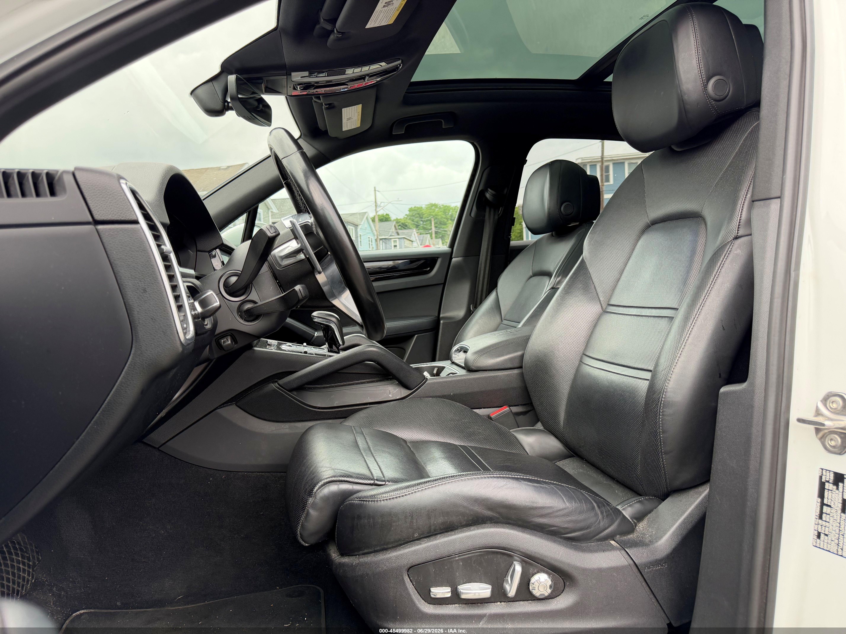 2020 Porsche Cayenne VIN WP1AA2AY1LDA03762 IAAI salvage auction — Normal Wear, Clear (New Jersey), sold $12,500 on 2026-07-01 (photo 5)