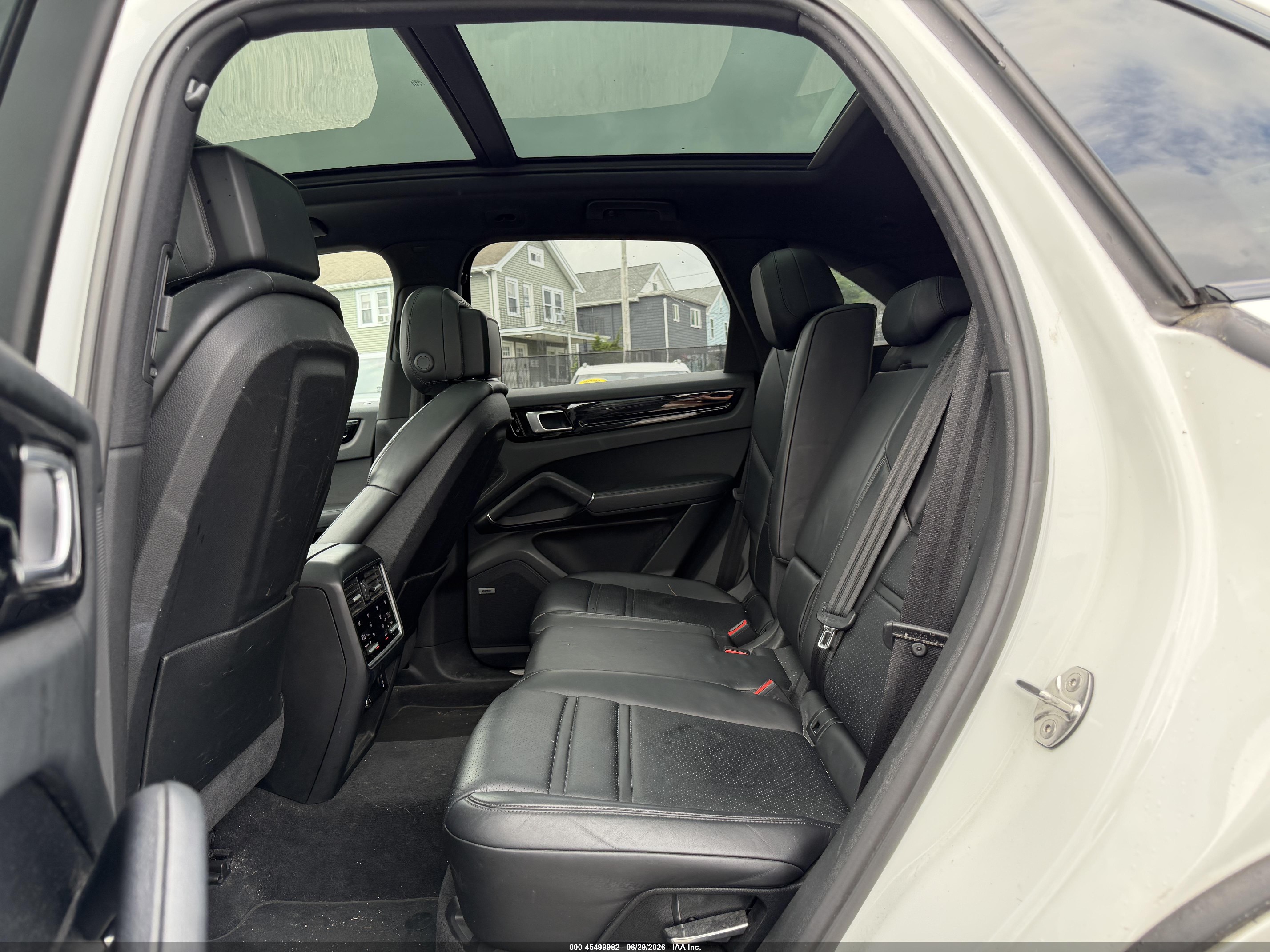 2020 Porsche Cayenne VIN WP1AA2AY1LDA03762 IAAI salvage auction — Normal Wear, Clear (New Jersey), sold $12,500 on 2026-07-01 (photo 7)
