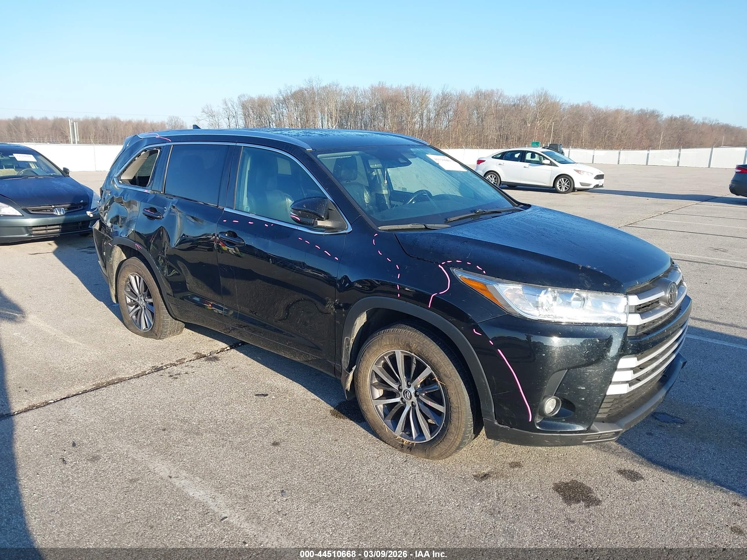2018 Toyota Highlander VIN 5TDJZRFH3JS871081 — IAAI salvage auction photo