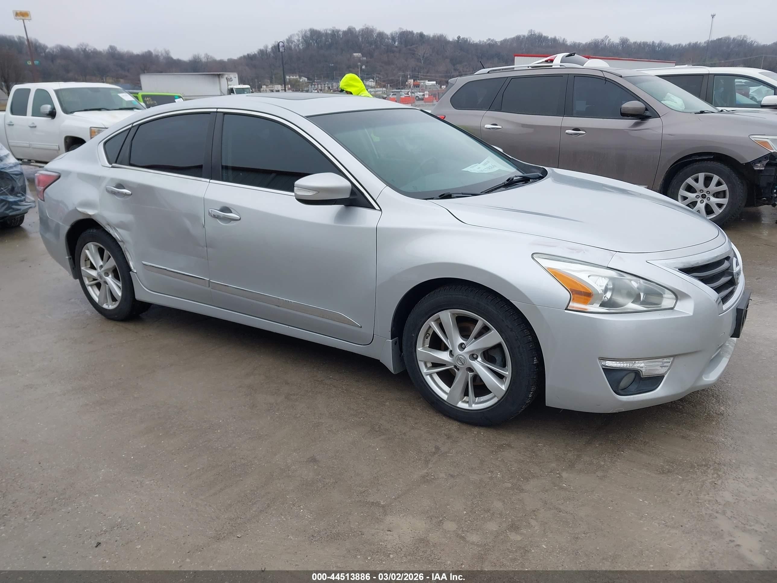 2015 Nissan Altima VIN 1N4AL3AP5FC142365 IAAI salvage auction — Side, Salvage (Missouri), sold $1,200 on 2026-07-10 (photo 1)