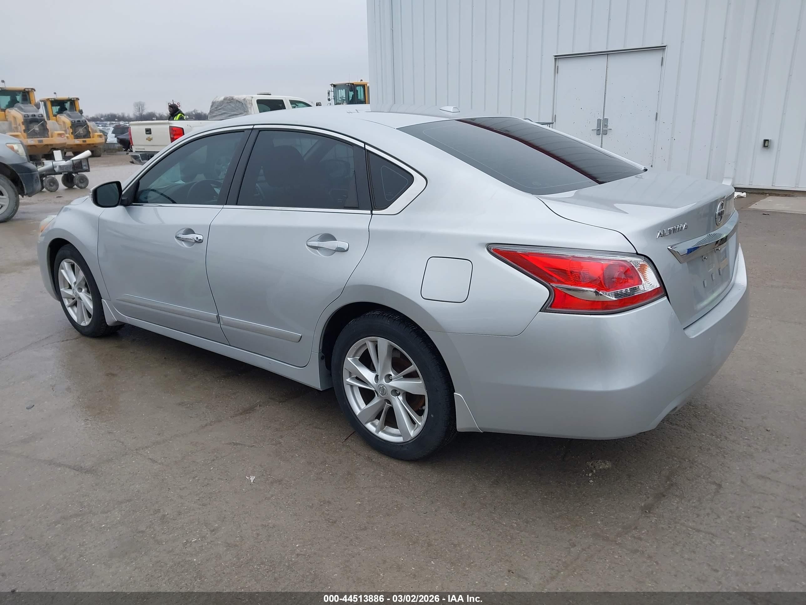 2015 Nissan Altima VIN 1N4AL3AP5FC142365 IAAI salvage auction — Side, Salvage (Missouri), sold $1,200 on 2026-07-10 (photo 3)