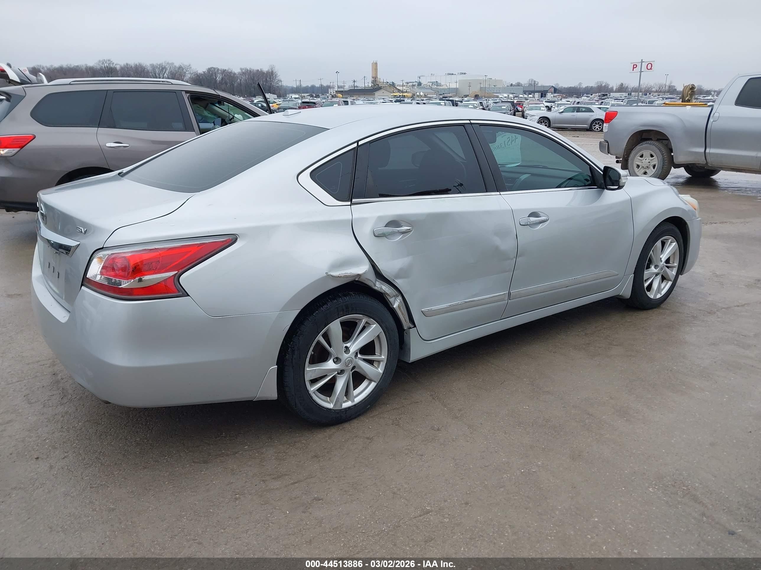 2015 Nissan Altima VIN 1N4AL3AP5FC142365 IAAI salvage auction — Side, Salvage (Missouri), sold $1,200 on 2026-07-10 (photo 4)