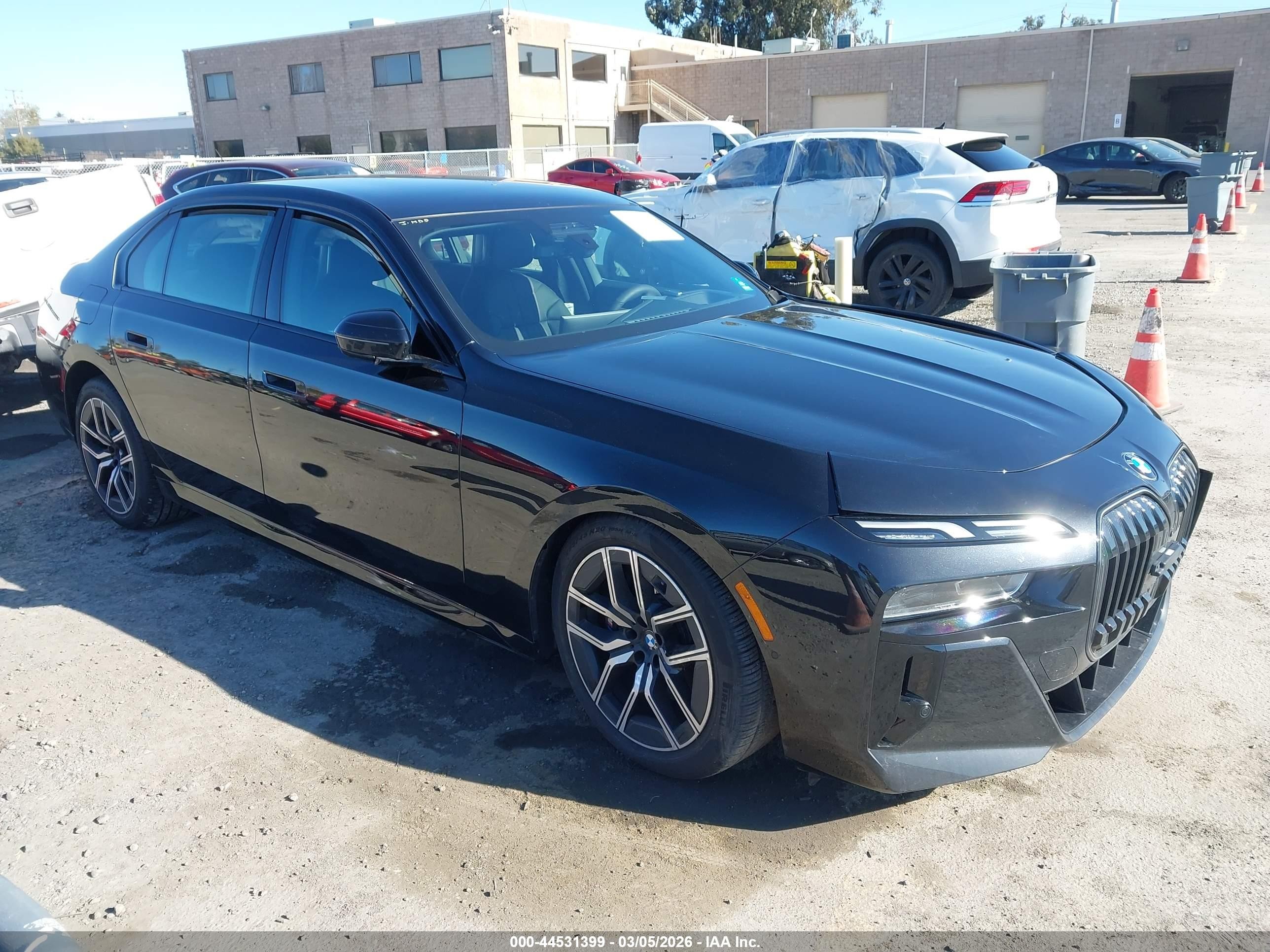 2025 BMW 7 Series VIN WBA23EH0XSCV64593 — IAAI salvage auction photo