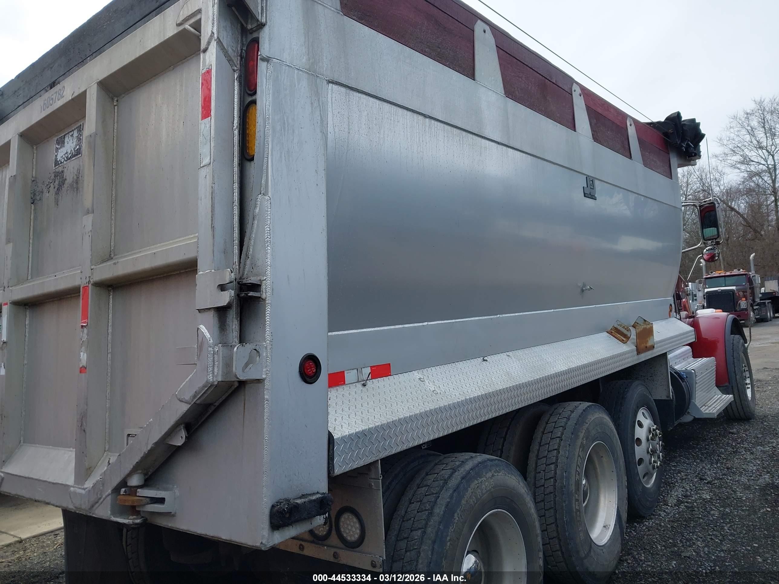 2016 Peterbilt 365 VIN 1NPSXPEX1GD362014 IAAI salvage auction — Normal Wear, Clear (Pennsylvania), sold $28,700 on 2026-07-01 (photo 4)