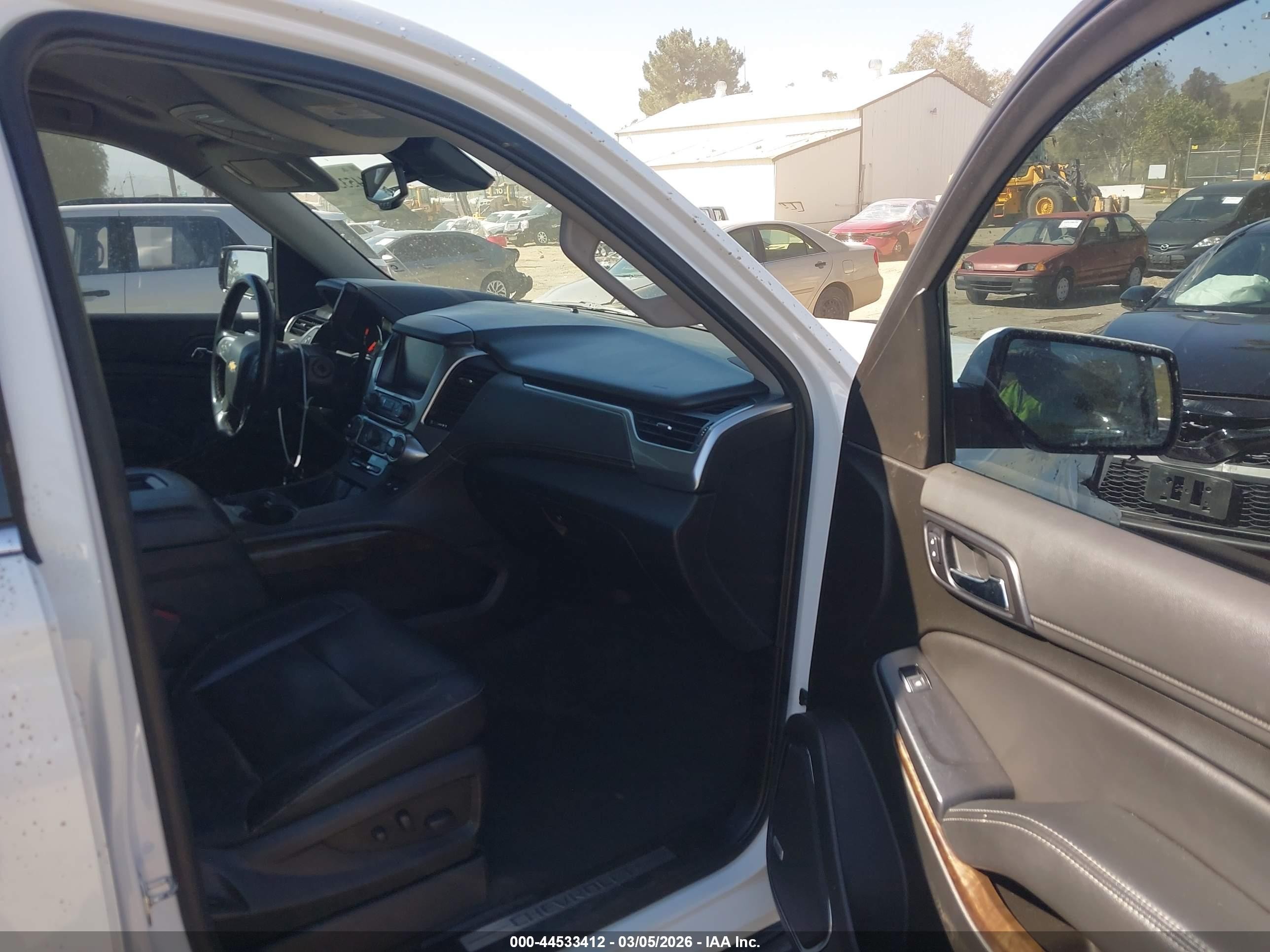 2019 Chevrolet Tahoe VIN 1GNSCBKC8KR390080 IAAI salvage auction — Unknown, Salvage (California), sold $7,875 on 2026-07-07 (photo 5)