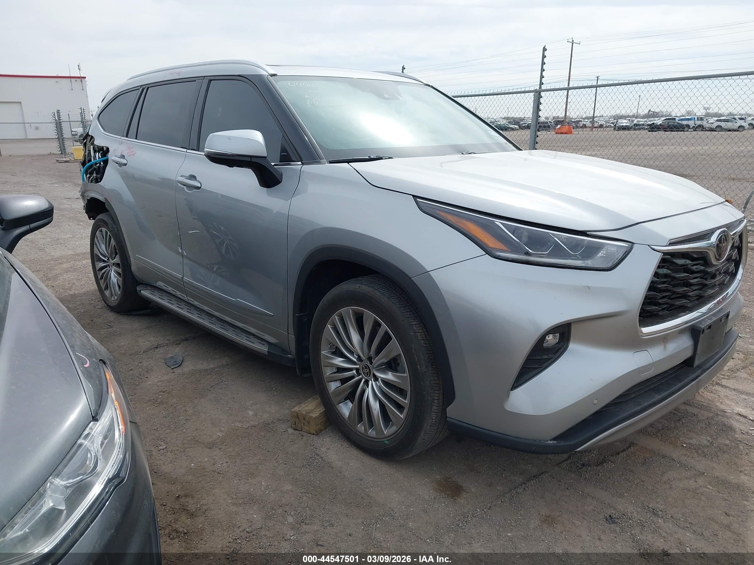 2023 Toyota Highlander VIN 5TDKDRAH9PS032541 — IAAI salvage auction photo