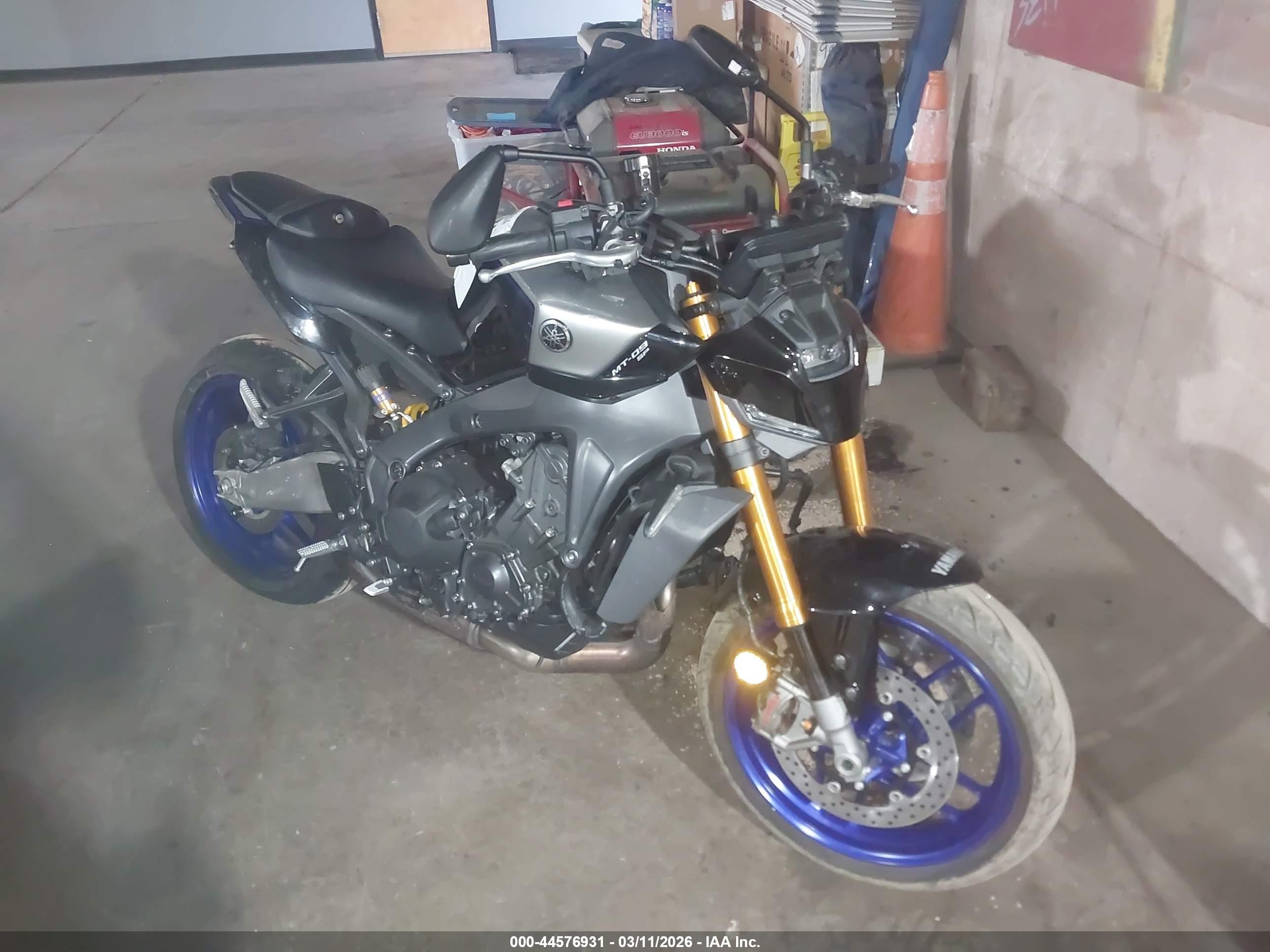 2025 Yamaha MT09 VIN JYARN95E0SA001675 — IAAI salvage auction photo