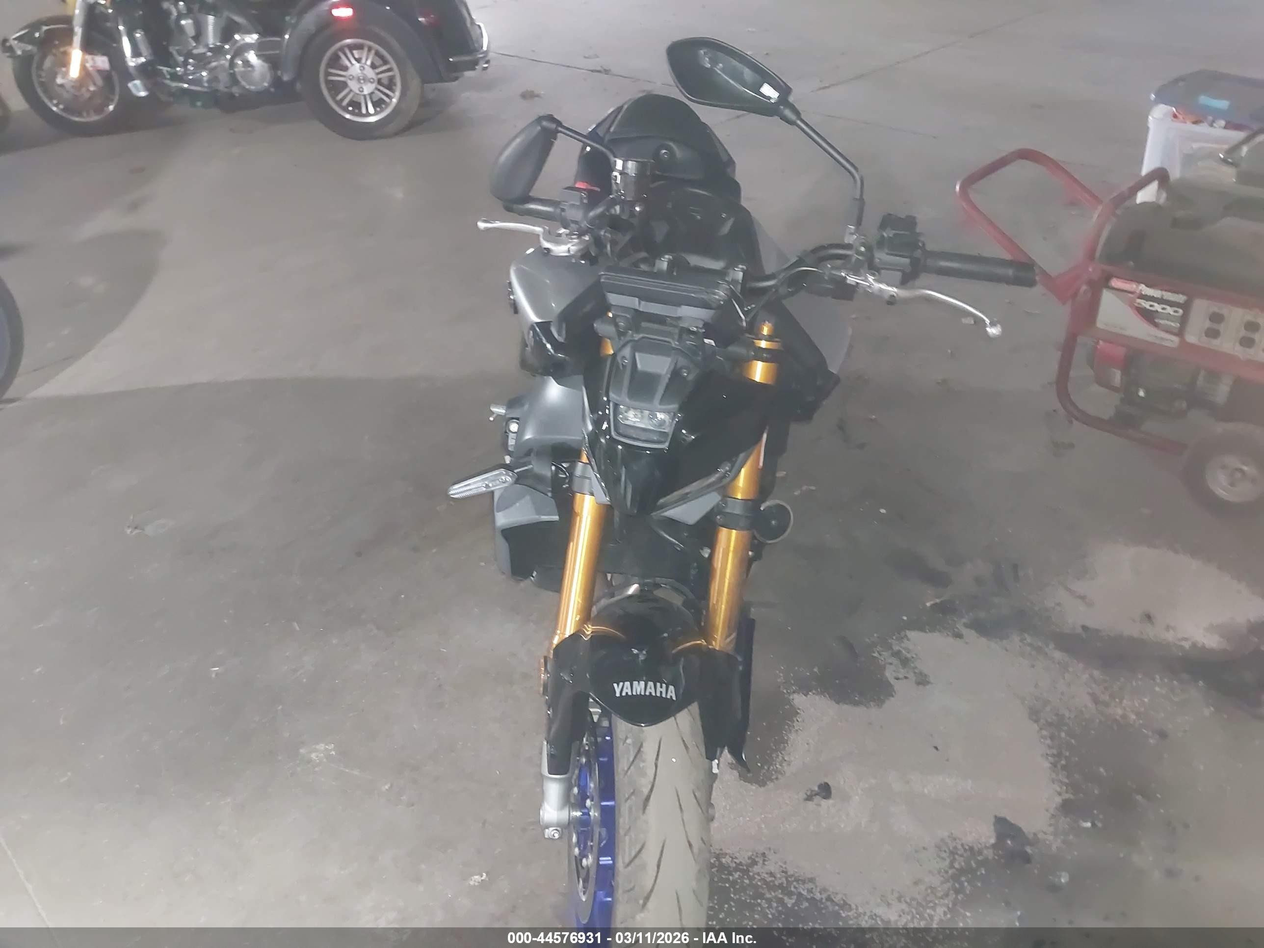 2025 Yamaha MT09 VIN JYARN95E0SA001675 IAAI salvage auction — Front End, Salvage (Virginia), sold $3,675 on 2026-06-30 (photo 5)
