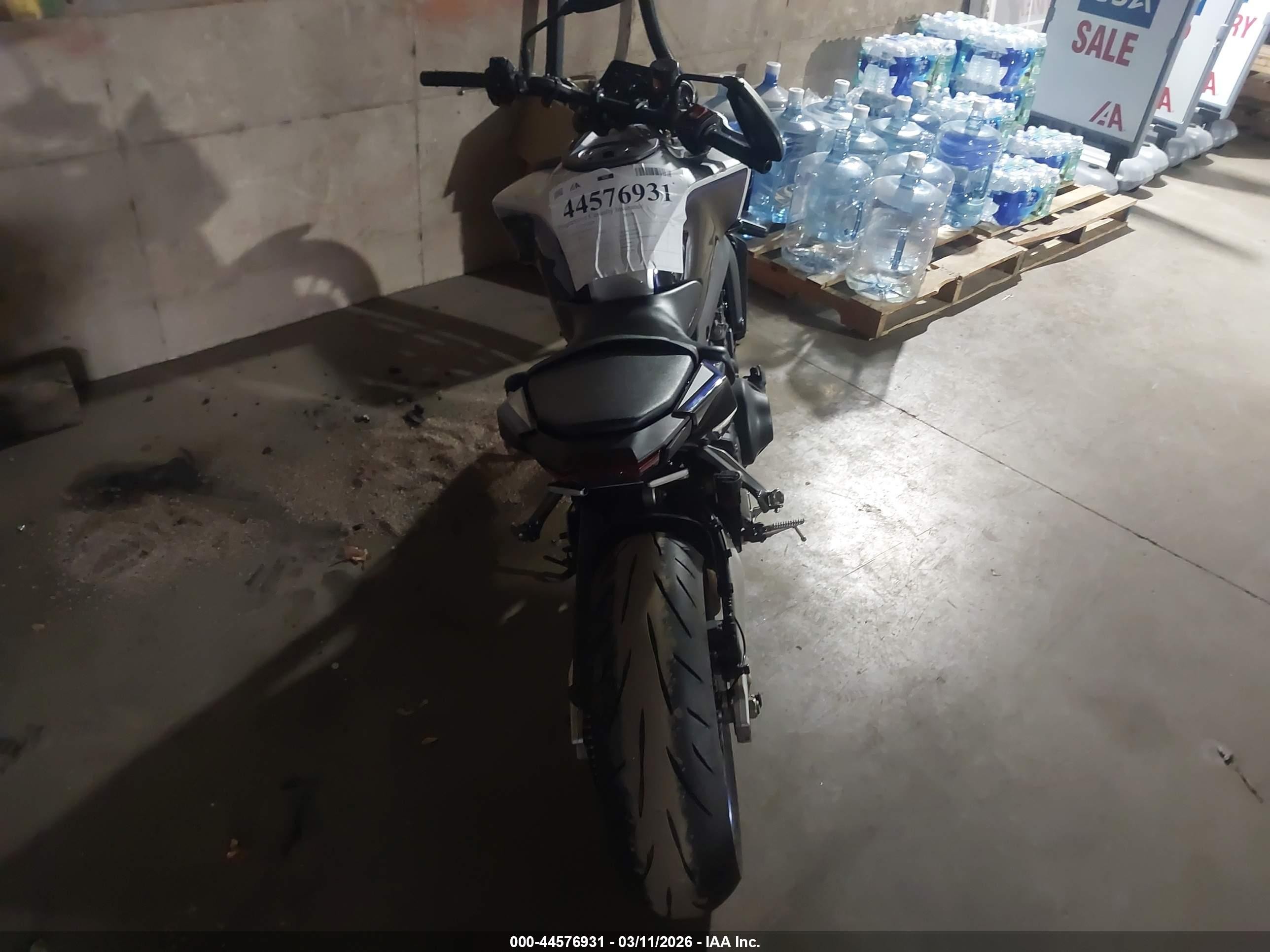 2025 Yamaha MT09 VIN JYARN95E0SA001675 IAAI salvage auction — Front End, Salvage (Virginia), sold $3,675 on 2026-06-30 (photo 6)