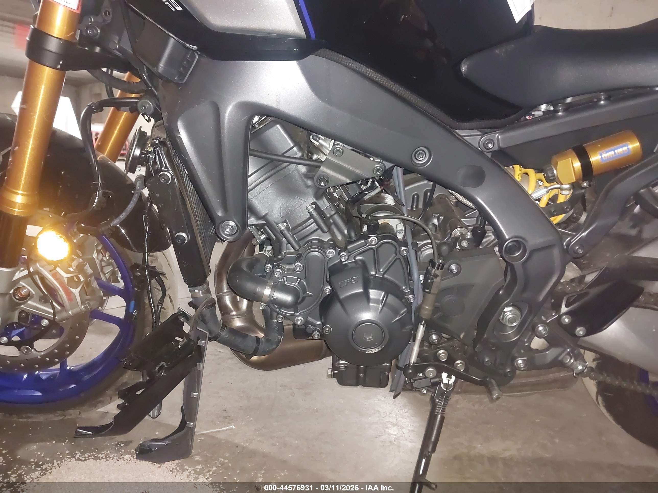 2025 Yamaha MT09 VIN JYARN95E0SA001675 IAAI salvage auction — Front End, Salvage (Virginia), sold $3,675 on 2026-06-30 (photo 9)