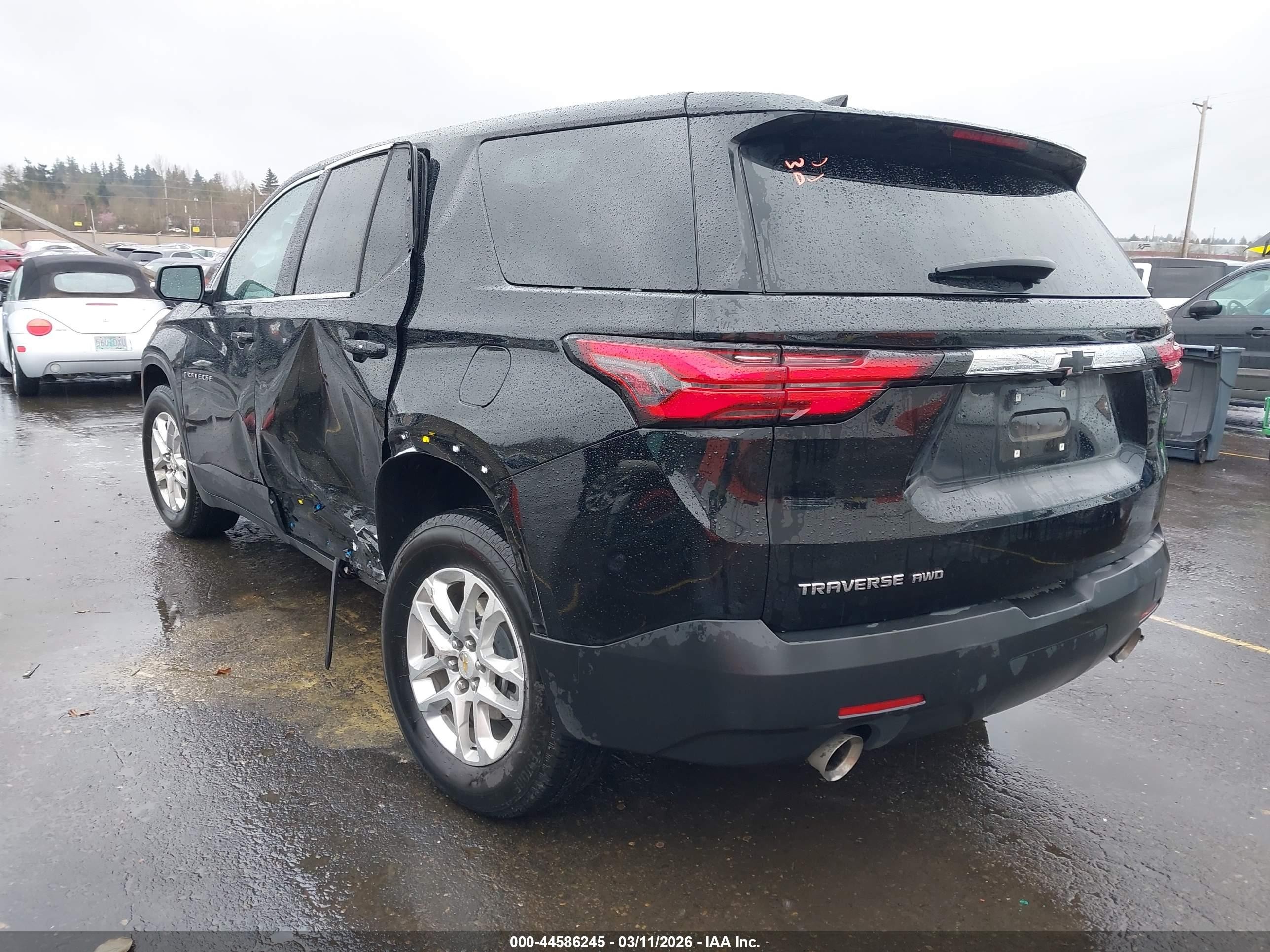 2023 Chevrolet Traverse VIN 1GNEVFKW8PJ337832 IAAI salvage auction — Side, Salvage (Oregon), sold $6,700 on 2026-07-09 (photo 3)