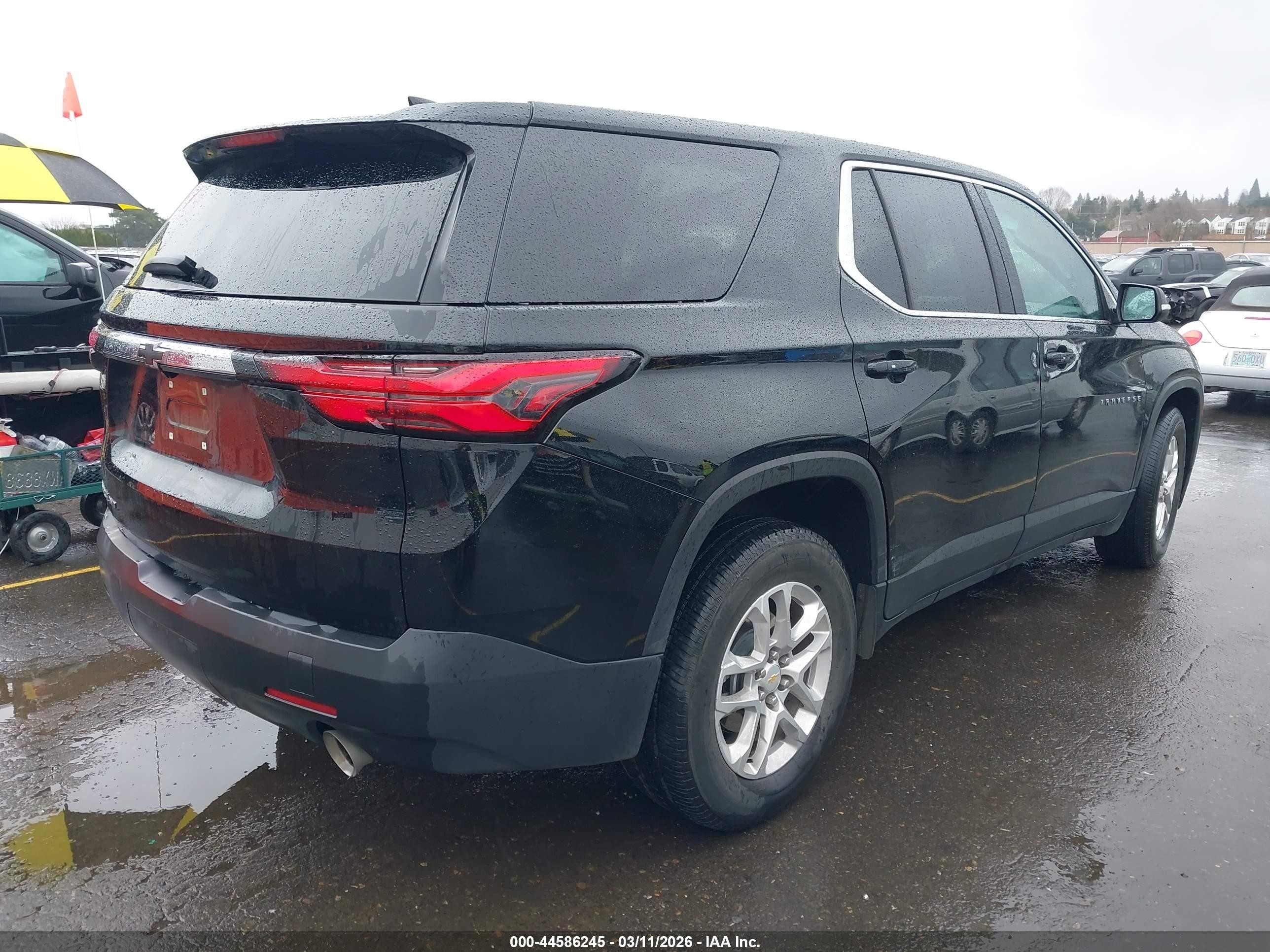 2023 Chevrolet Traverse VIN 1GNEVFKW8PJ337832 IAAI salvage auction — Side, Salvage (Oregon), sold $6,700 on 2026-07-09 (photo 4)
