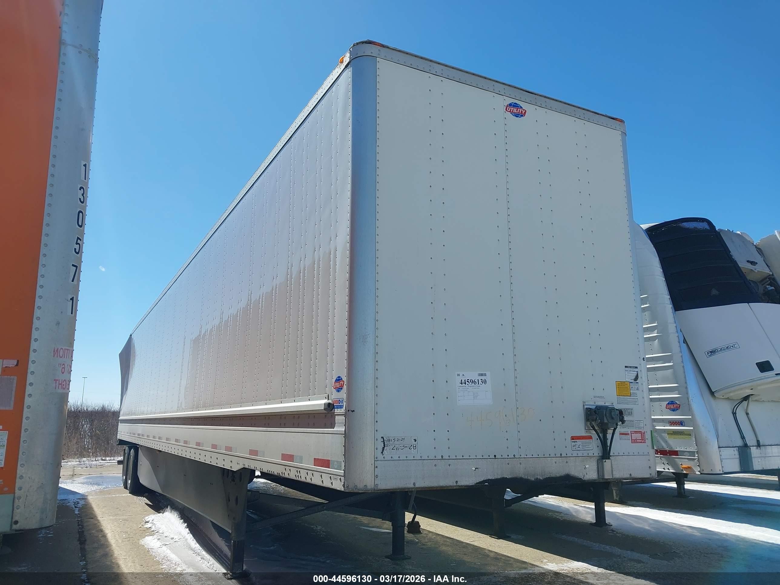 2025 Utility Trailer Mfg Unknown VIN 1UYVS2533S7426808 — IAAI salvage auction photo