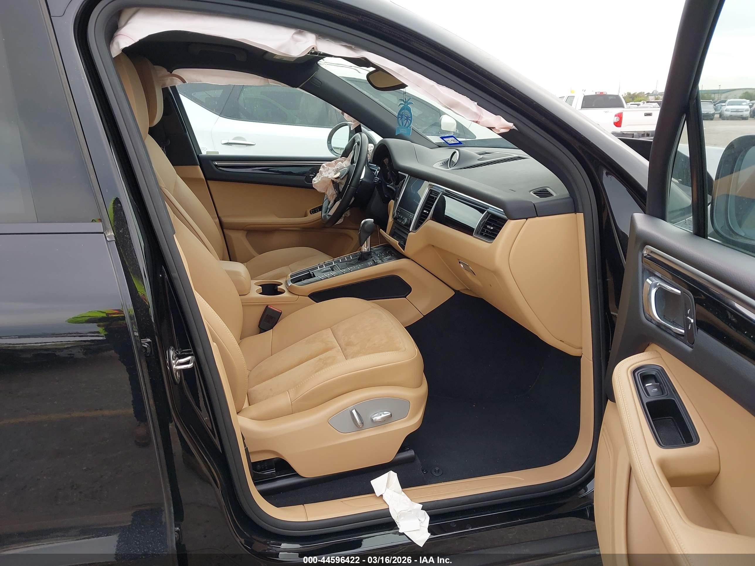 2017 Porsche Macan VIN WP1AA2A58HLB03537 IAAI salvage auction — Front & Rear, Salvage (Texas), sold $2,900 on 2026-07-01 (photo 5)
