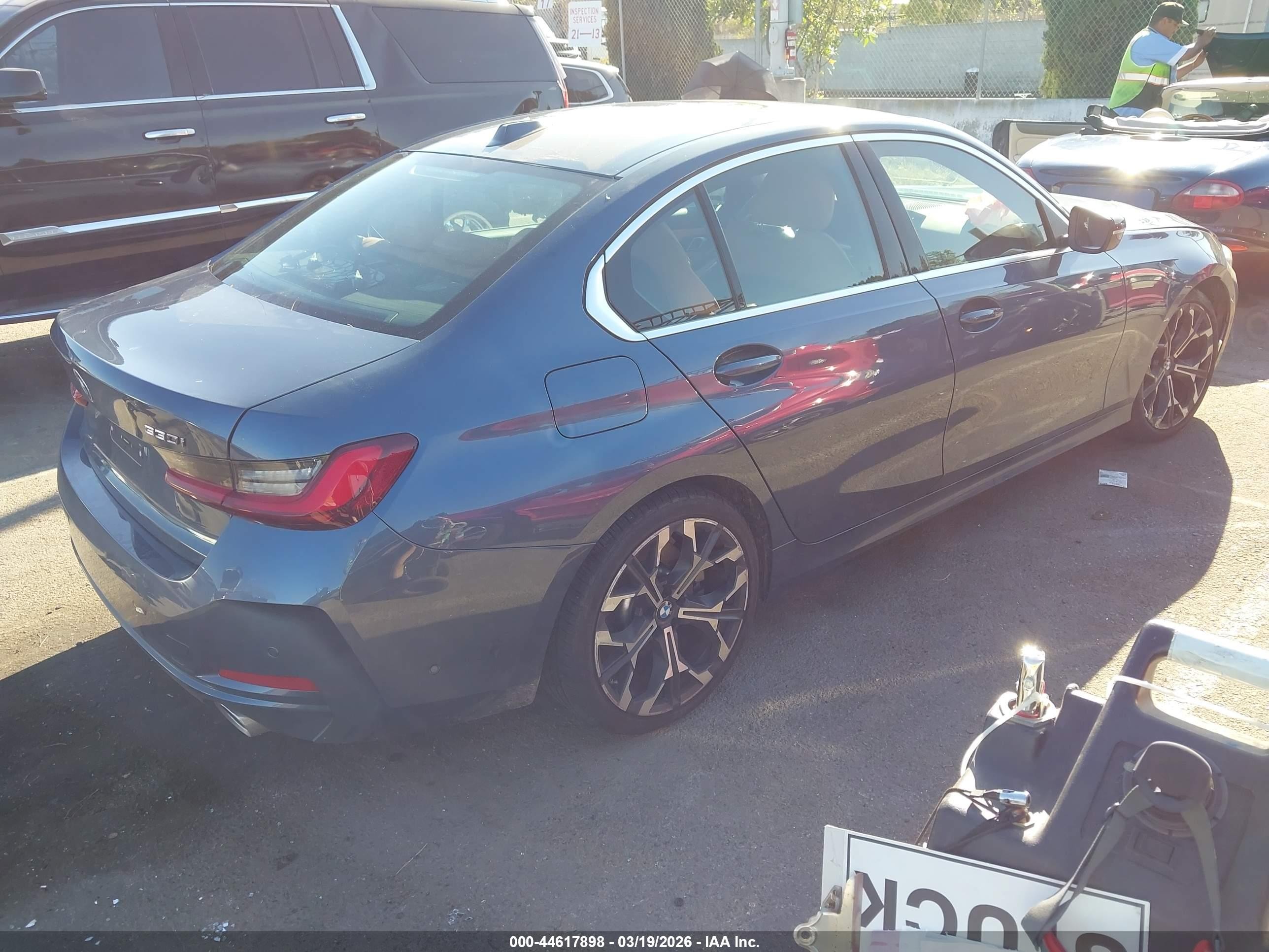 2025 BMW 3er VIN 3MW69CW0XS8F61496 IAAI salvage auction — Theft, Clear - Dealer Only (California), sold $19,450 on 2026-08-17 (photo 4)