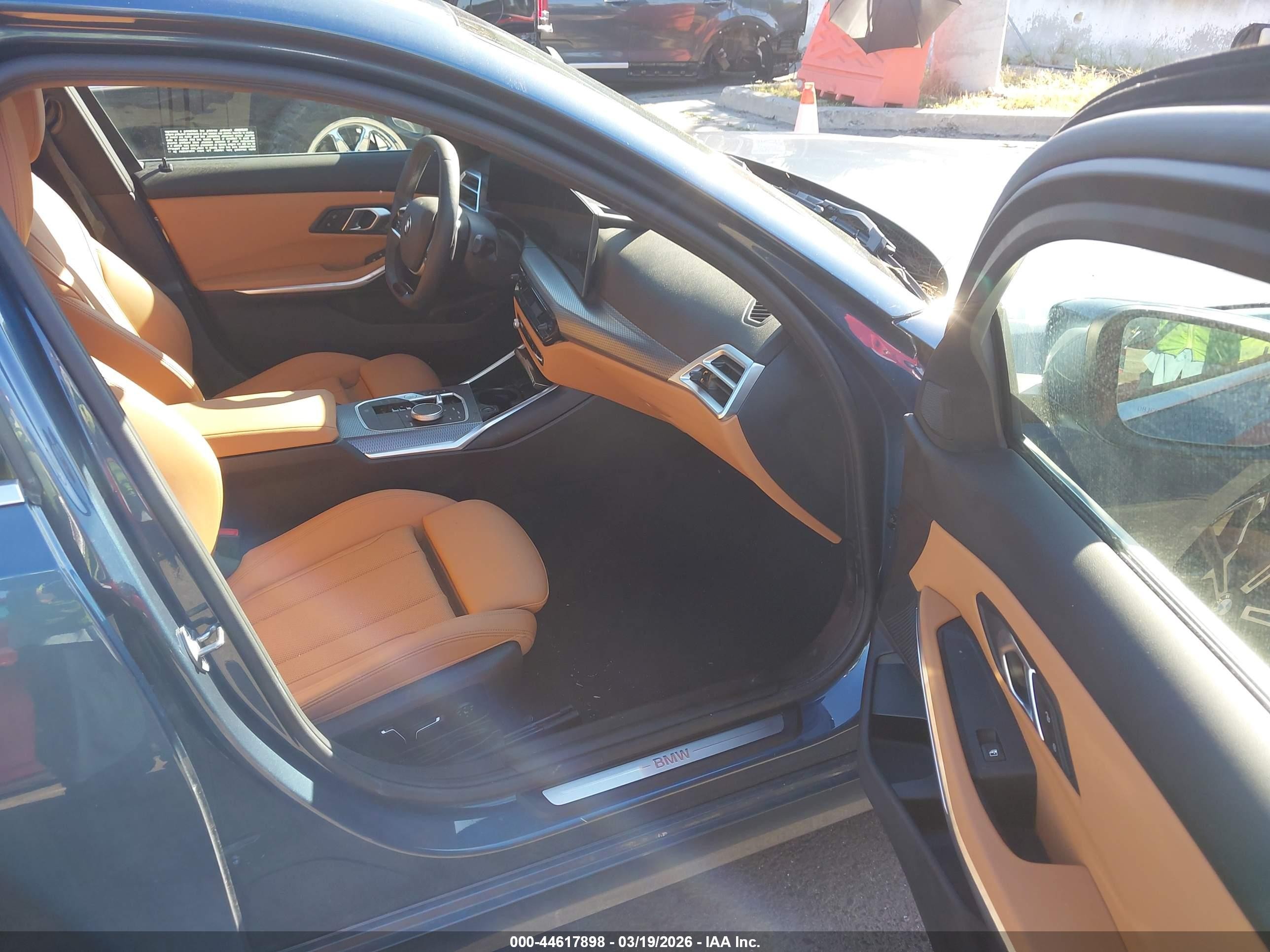 2025 BMW 3er VIN 3MW69CW0XS8F61496 IAAI salvage auction — Theft, Clear - Dealer Only (California), sold $19,450 on 2026-08-17 (photo 5)