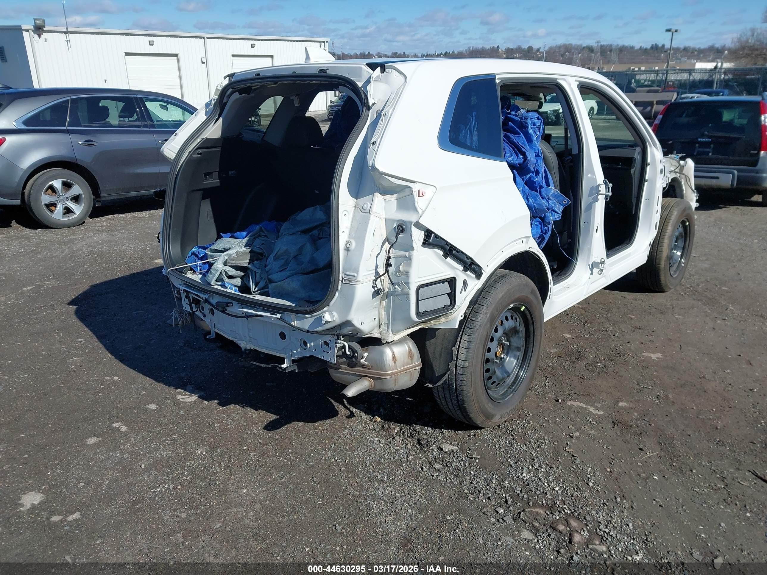 2025 Honda CR-V VIN 2HKRS4H7XSH401880 IAAI salvage auction — Stripped, Salvage (Pennsylvania), sold $3,350 on 2026-07-12 (photo 4)