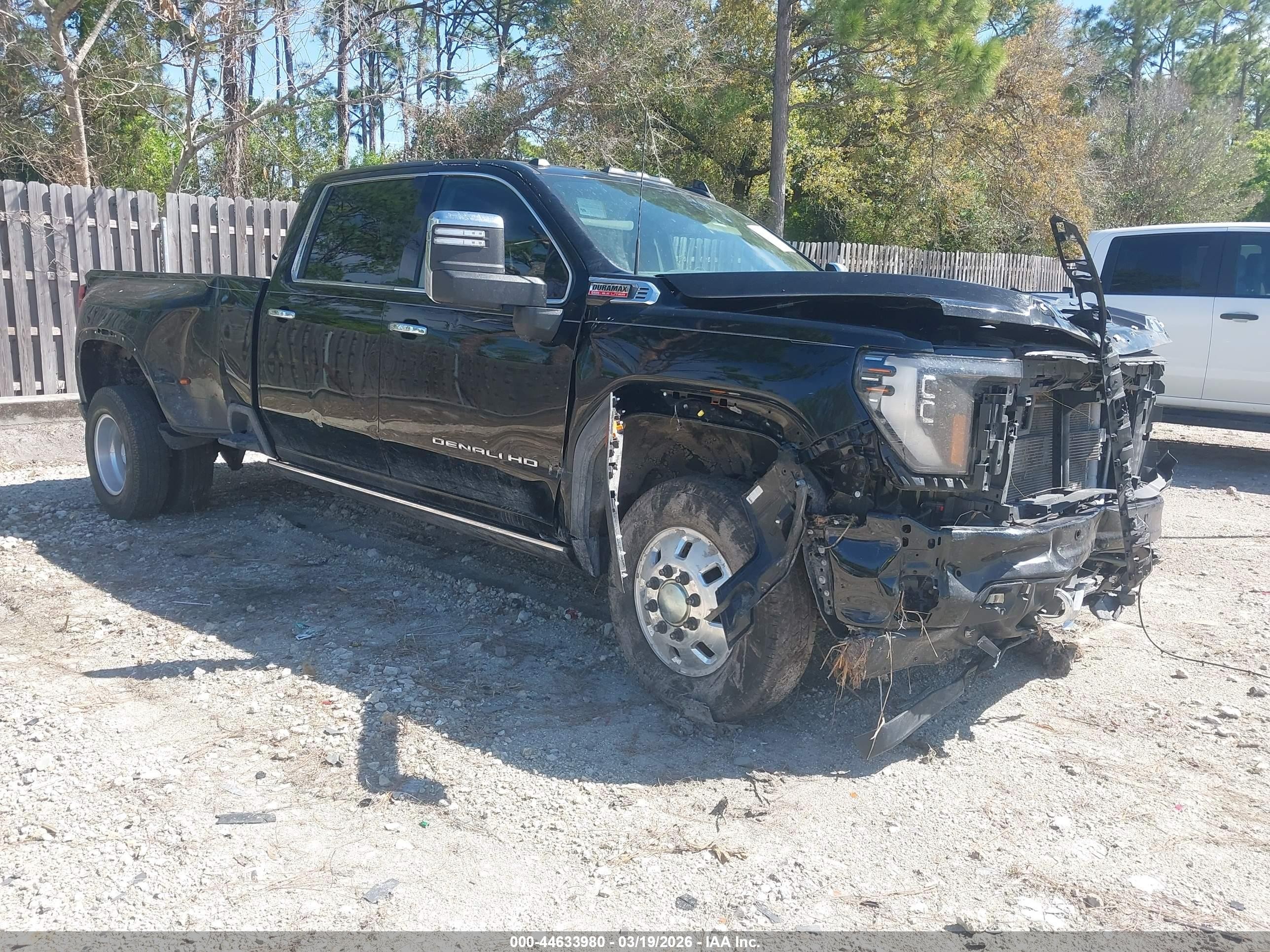 2025 GMC Sierra 3500 HD VIN 1GT4UWEY9SF232698 — IAAI salvage auction photo