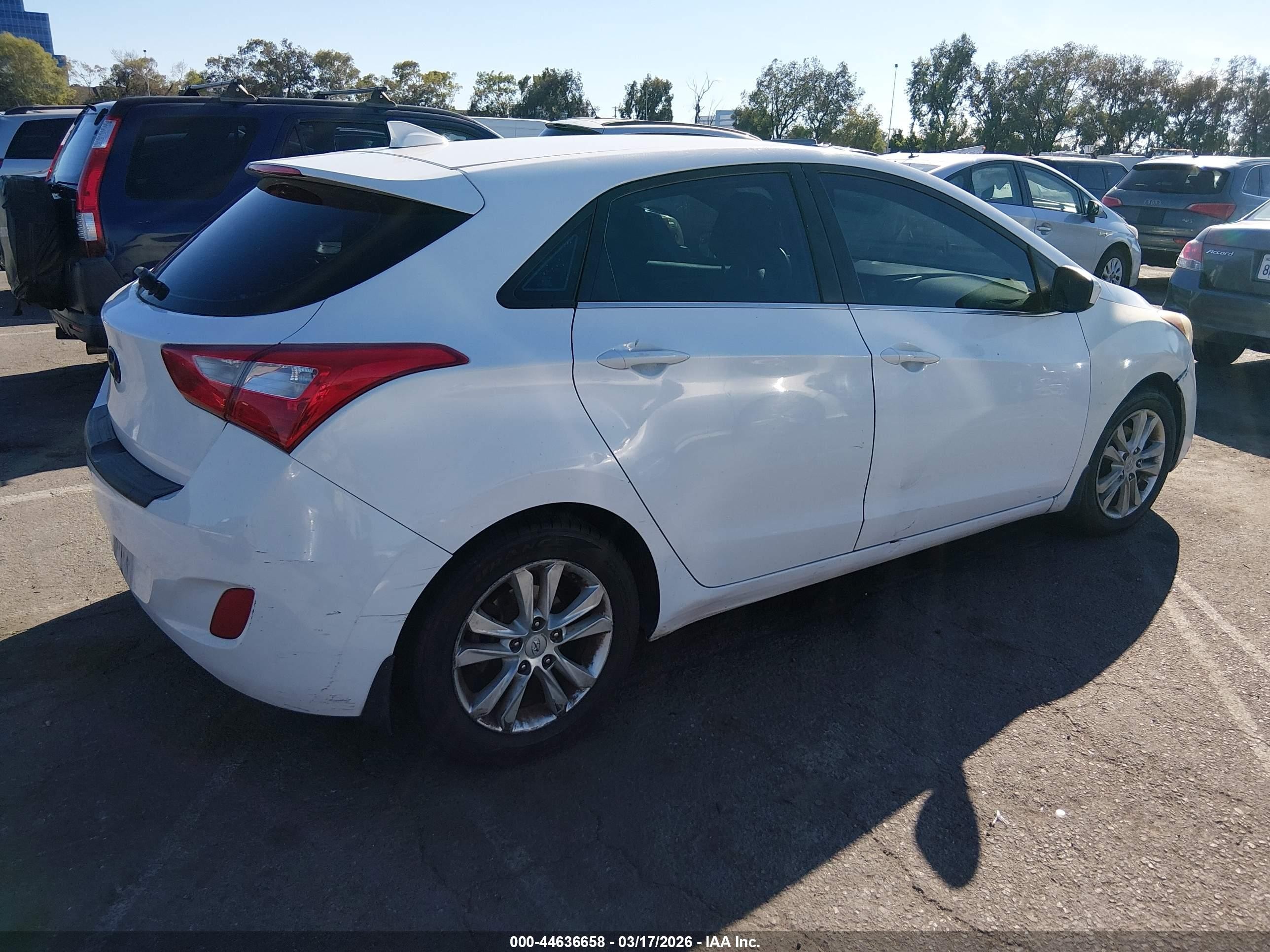 2013 Hyundai Elantra VIN KMHD35LE6DU068875 IAAI salvage auction — Normal Wear, Salvage (Idaho), sold $875 on 2026-07-09 (photo 4)