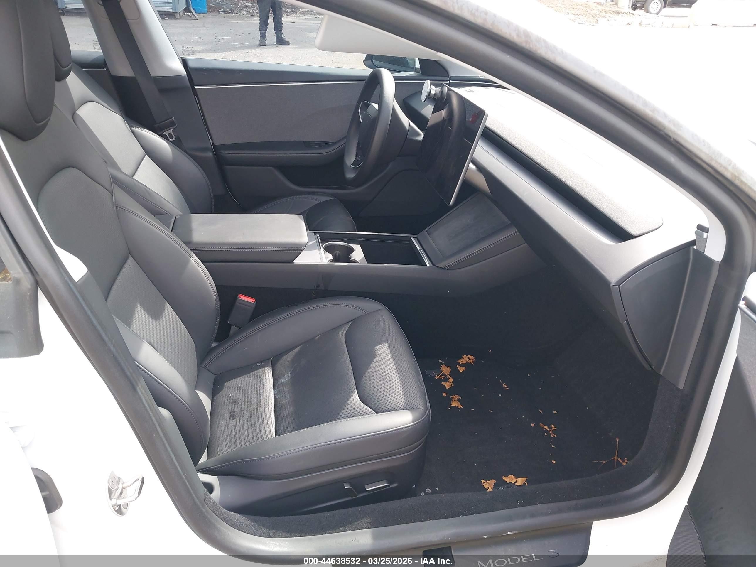 2024 Tesla Model 3 VIN 5YJ3E1EAXRF824429 IAAI salvage auction — Water/Flood, Mv-907A (New York), sold $11,300 on 2026-06-30 (photo 5)