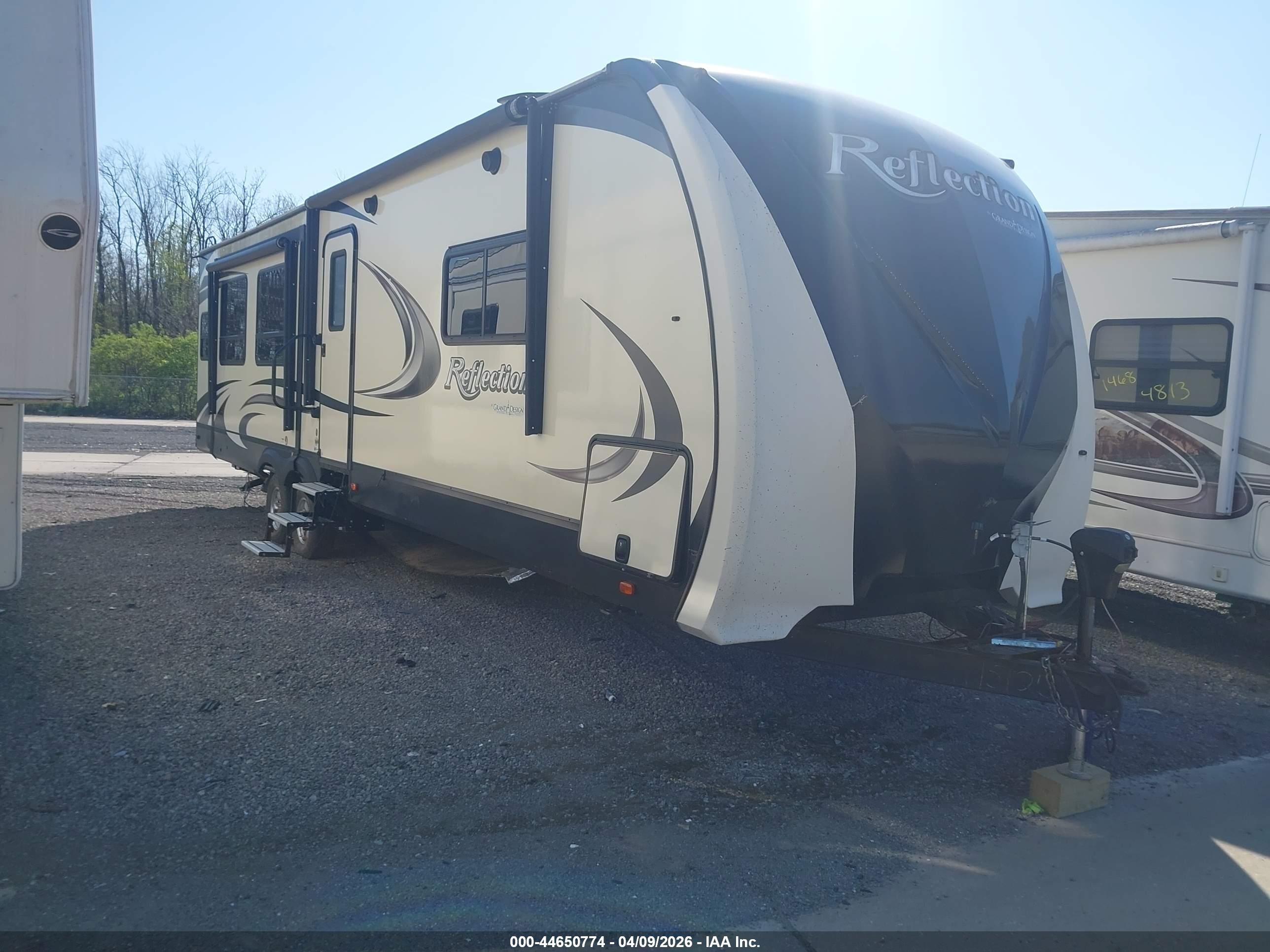 2018 Grand Design Reflection VIN 573TR3820J3315125 — IAAI salvage auction photo