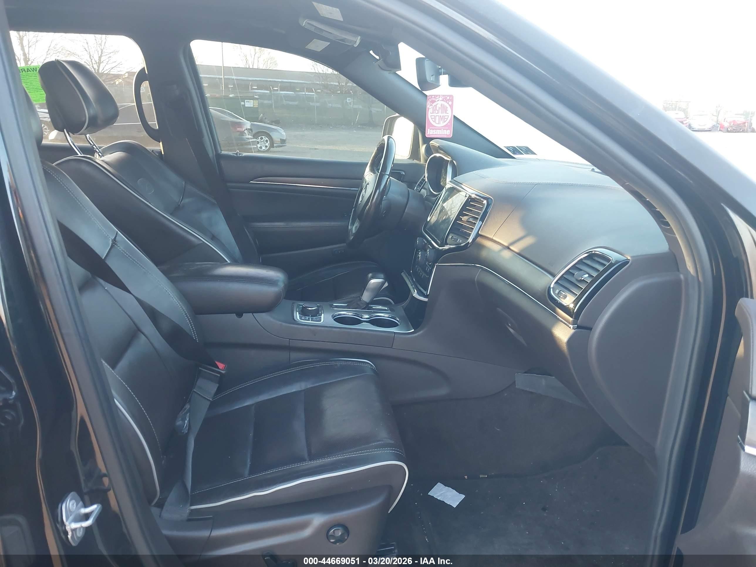 2019 Jeep Grand Cherokee VIN 1C4RJFCG3KC589823 IAAI salvage auction — Side, Wait Title, sold $8,300 on 2026-09-20 (photo 5)