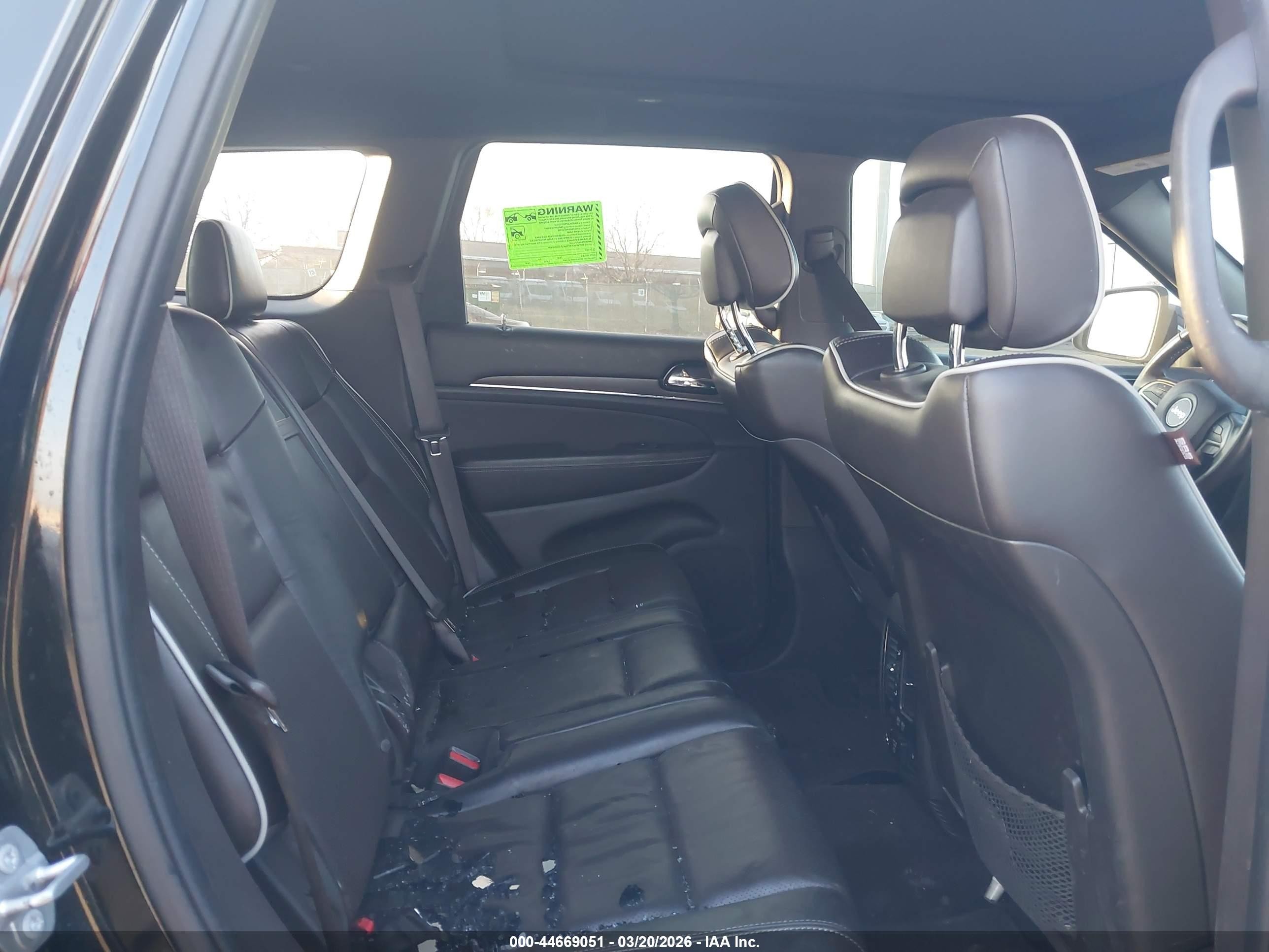 2019 Jeep Grand Cherokee VIN 1C4RJFCG3KC589823 IAAI salvage auction — Side, Wait Title, sold $8,300 on 2026-09-20 (photo 8)