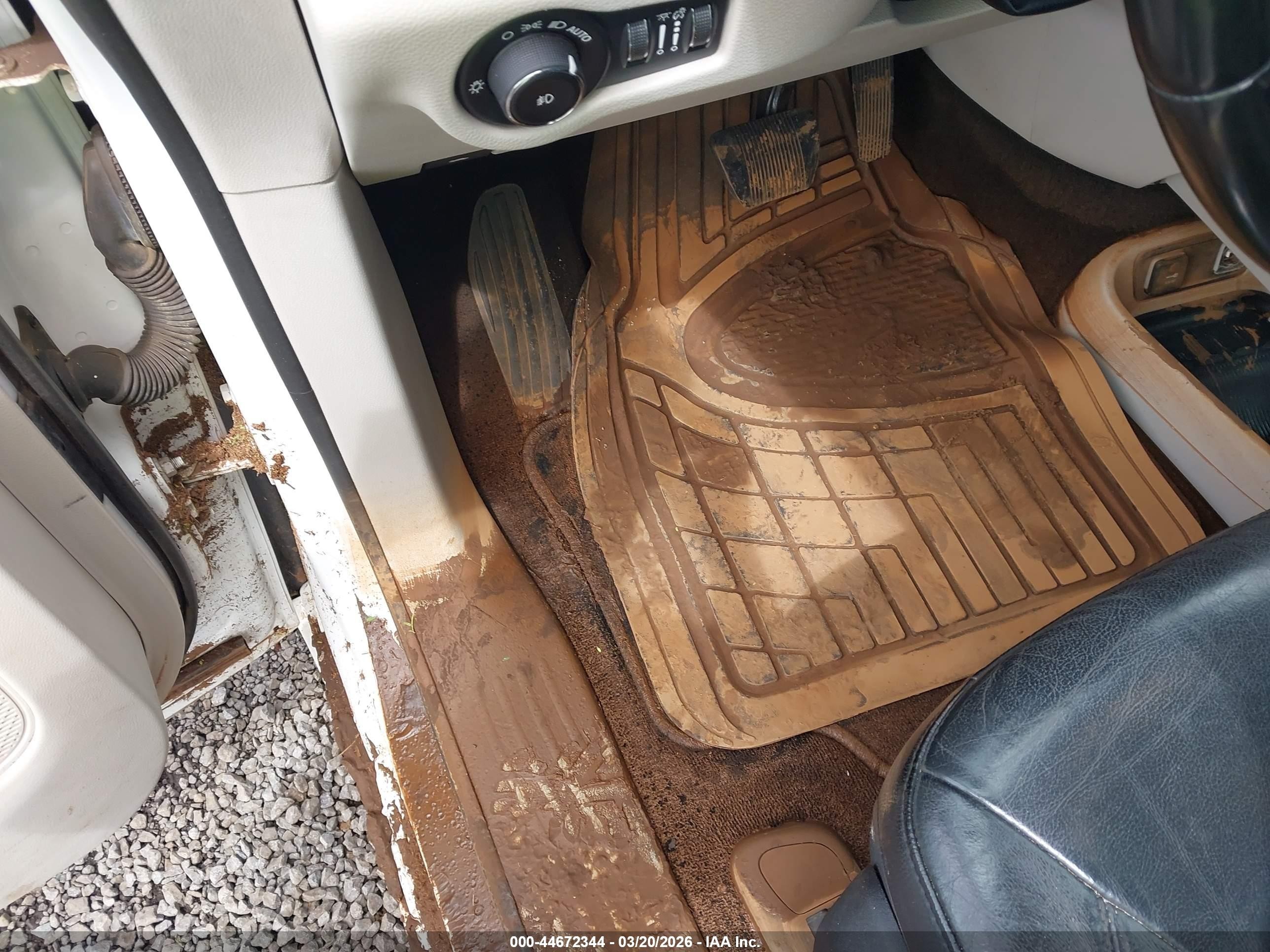 2019 Chrysler Pacifica VIN 2C4RC1BG9KR548263 IAAI salvage auction — Water/Flood, Salvage (Hawaii), sold $600 on 2026-06-09 (photo 6)