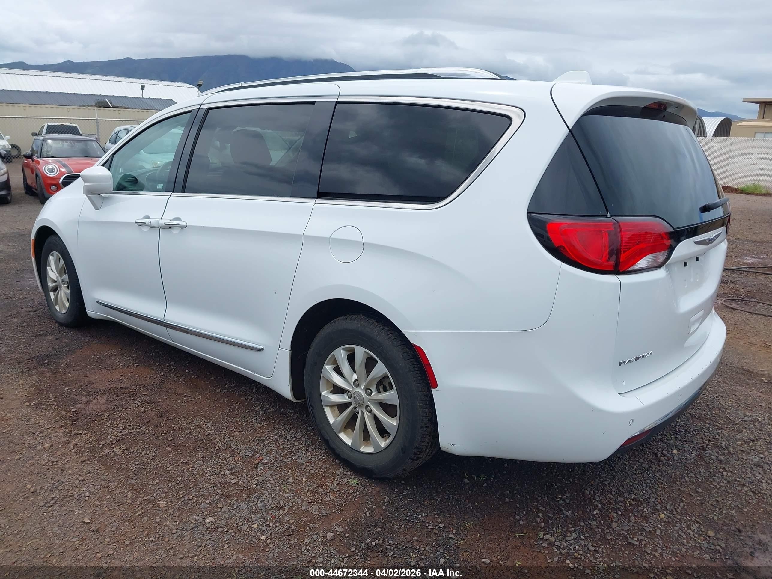 2019 Chrysler Pacifica VIN 2C4RC1BG9KR548263 IAAI salvage auction — Water/Flood, Salvage (Hawaii), sold $600 on 2026-06-09 (photo 3)