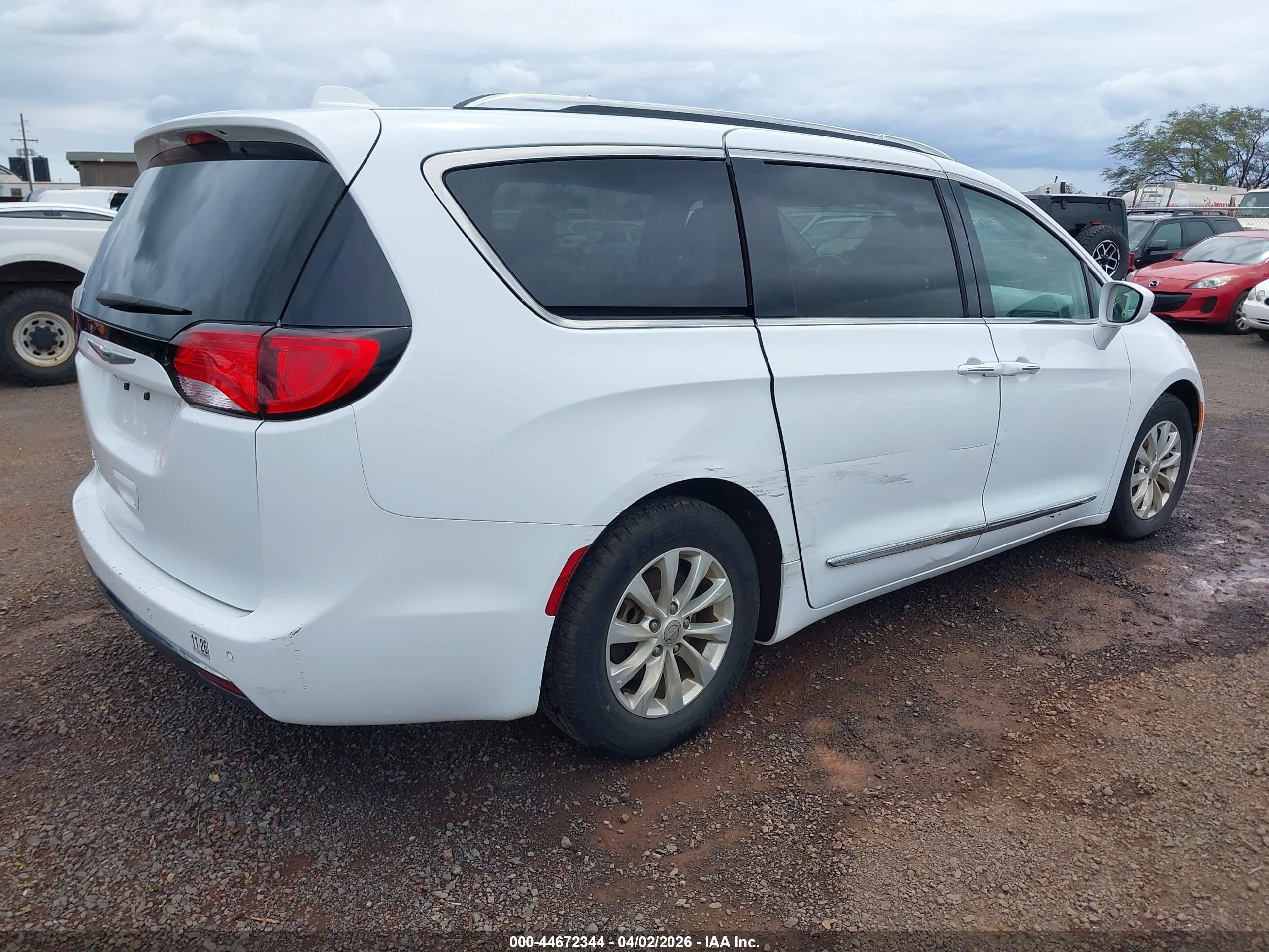 2019 Chrysler Pacifica VIN 2C4RC1BG9KR548263 IAAI salvage auction — Water/Flood, Salvage (Hawaii), sold $600 on 2026-06-09 (photo 4)